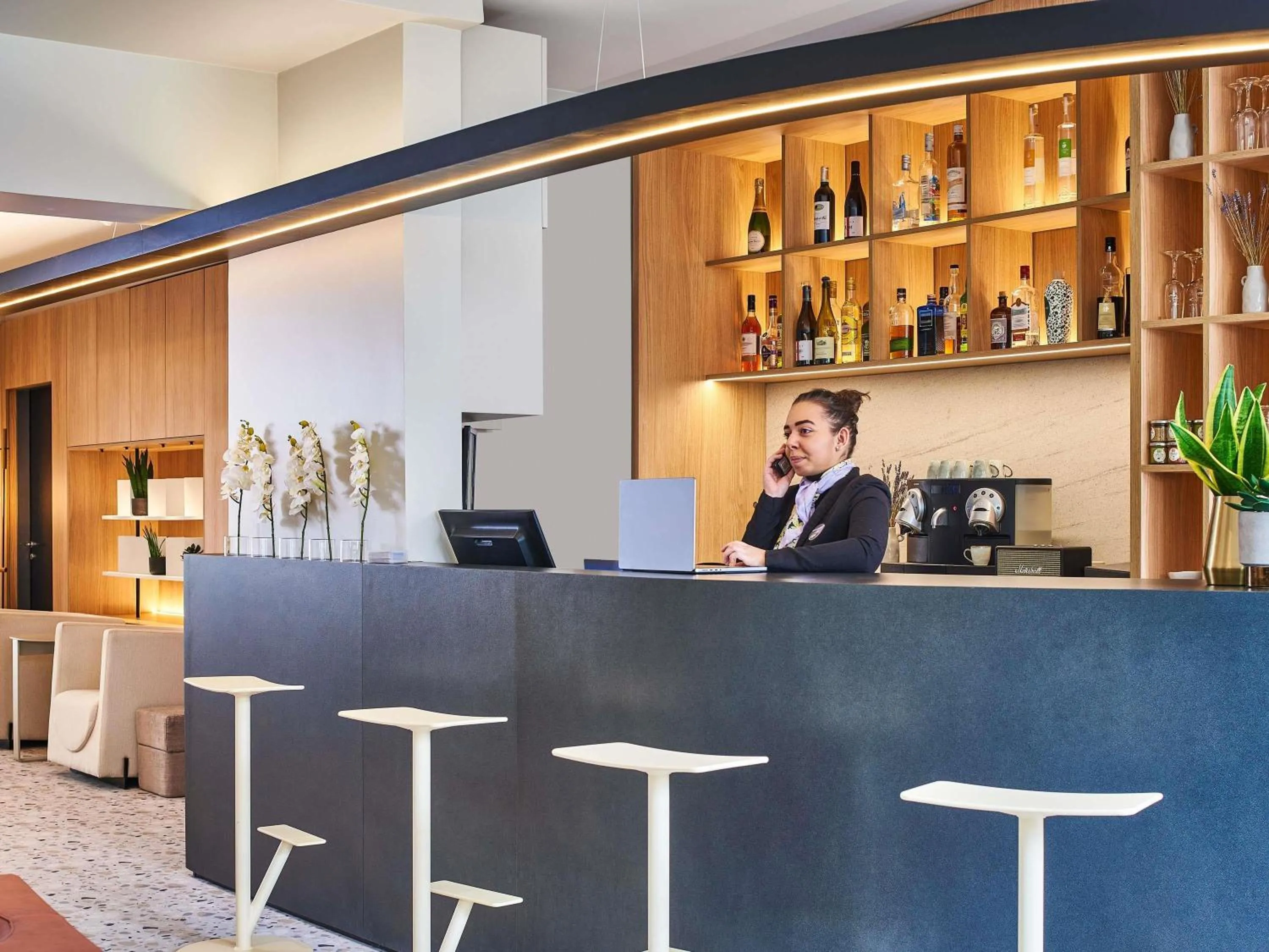 Lounge or bar in Mercure Paris 15 Porte de Versailles