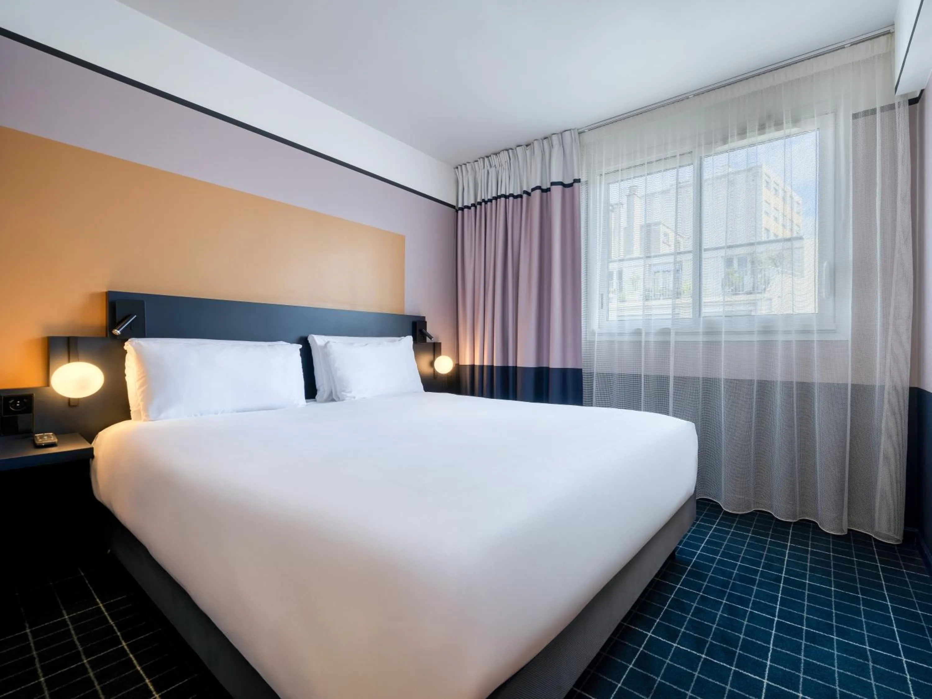 Bed in Mercure Paris 15 Porte de Versailles