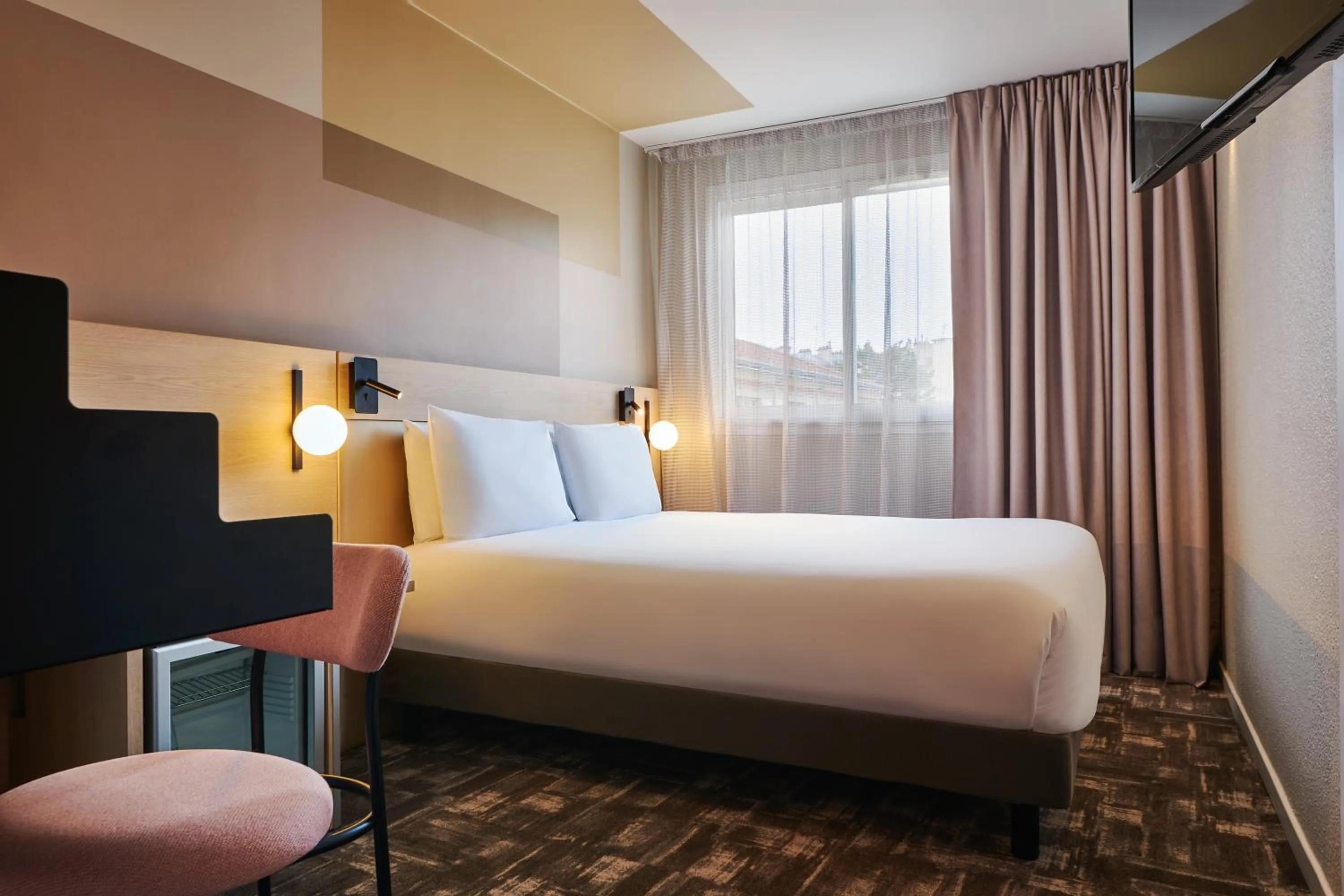 Bed in Mercure Paris 15 Porte de Versailles