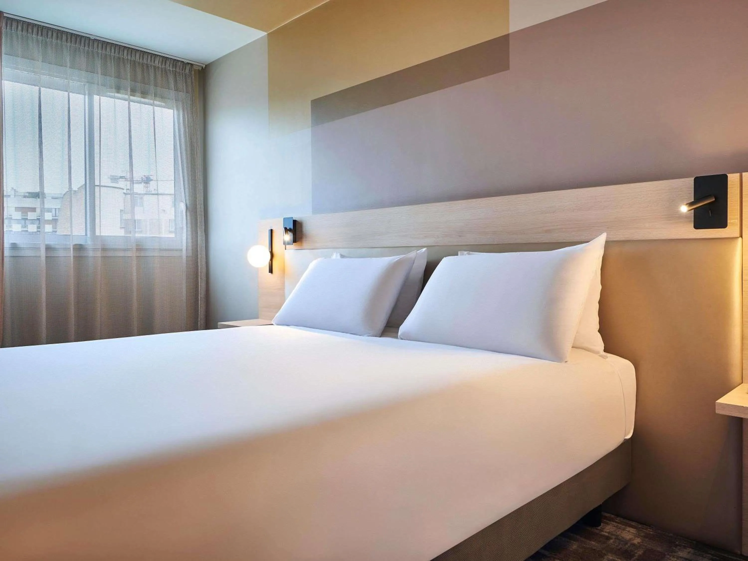 Bedroom, Bed in Mercure Paris 15 Porte de Versailles