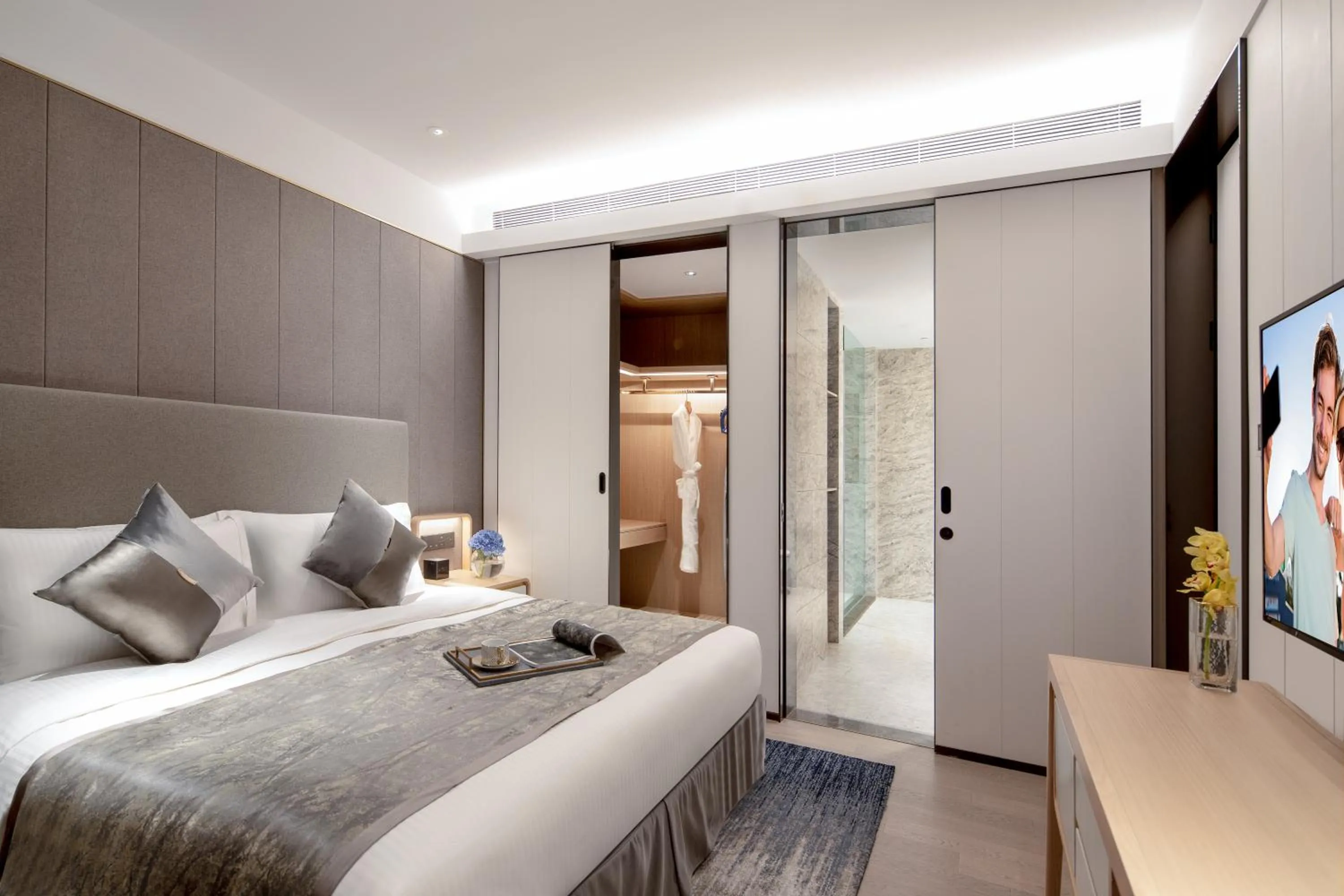 Bedroom, Bed in Ascott Raffles City Chongqing