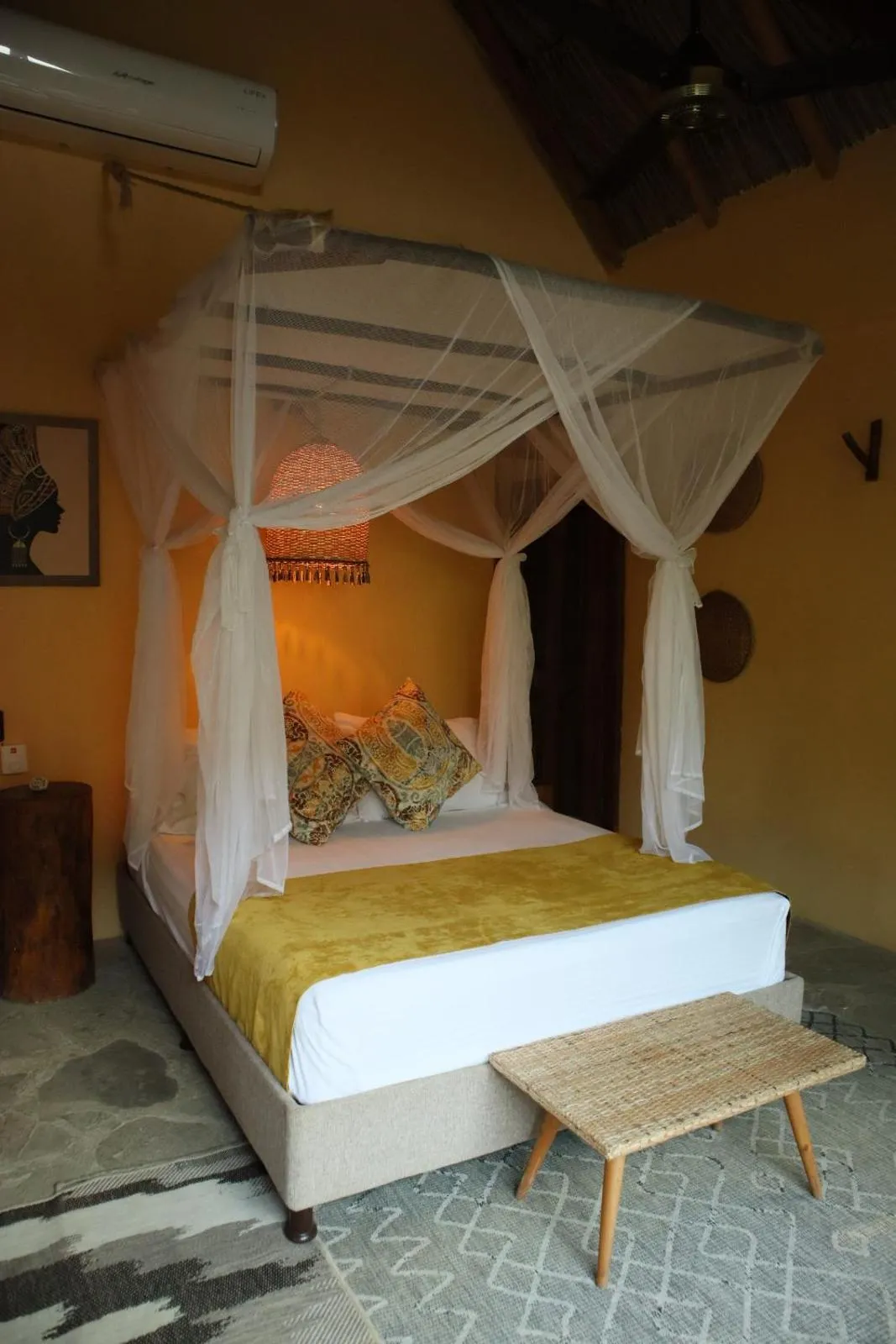 Photo of the whole room, Bed in Eco Xata