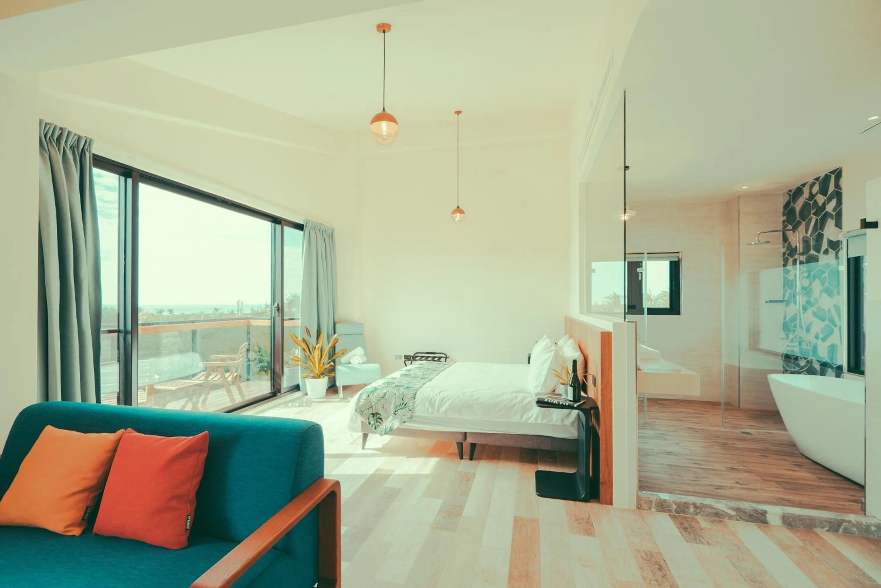 Photo of the whole room, Bed in Shark B&B