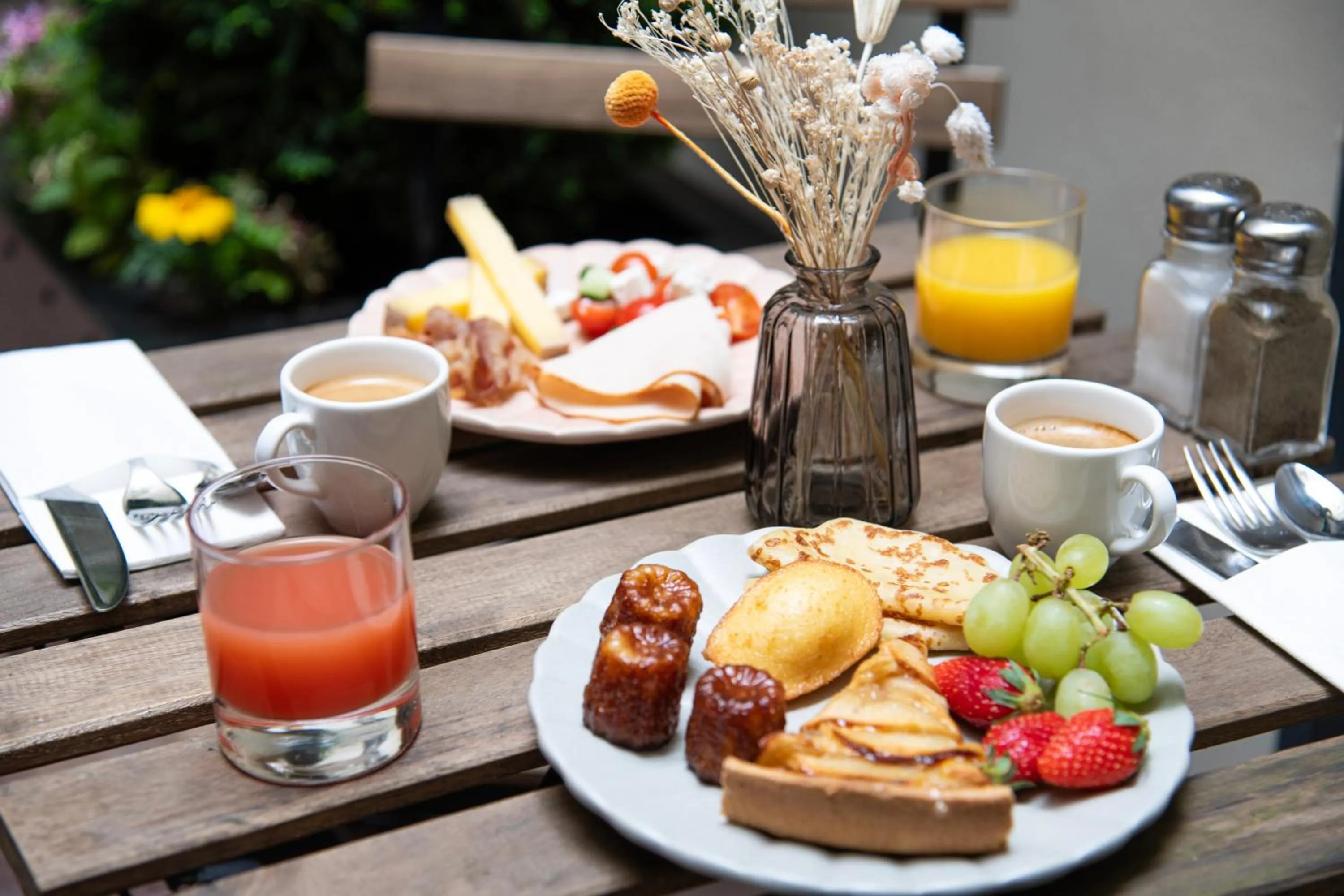 Breakfast in Mercure Paris Montparnasse Raspail