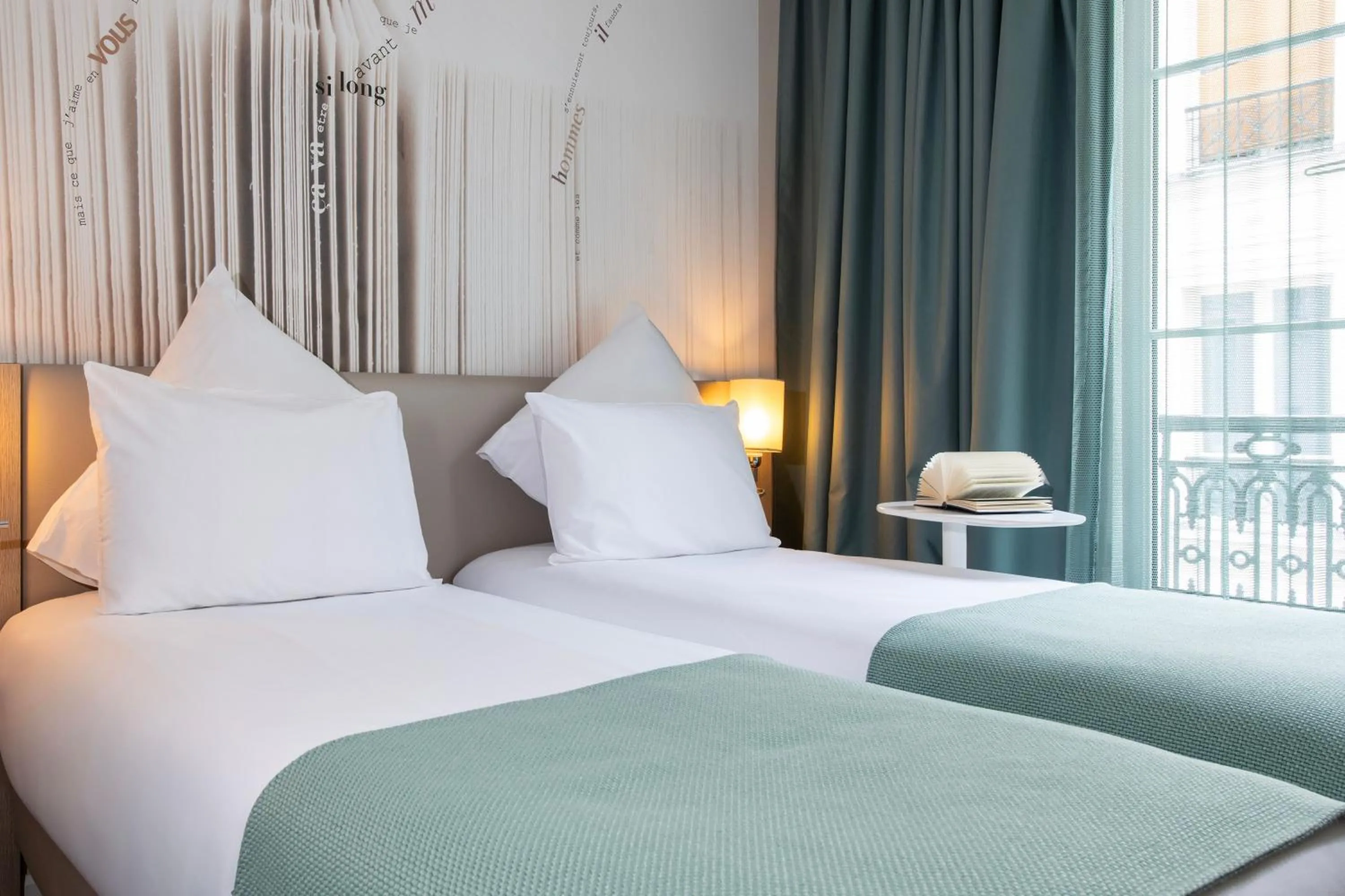 Bedroom, Bed in Mercure Paris Montparnasse Raspail