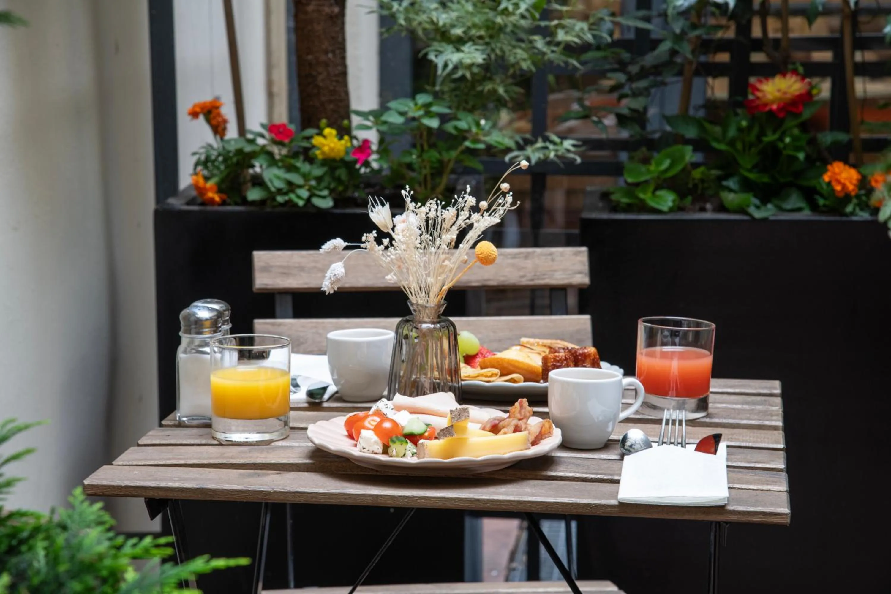 Breakfast in Mercure Paris Montparnasse Raspail