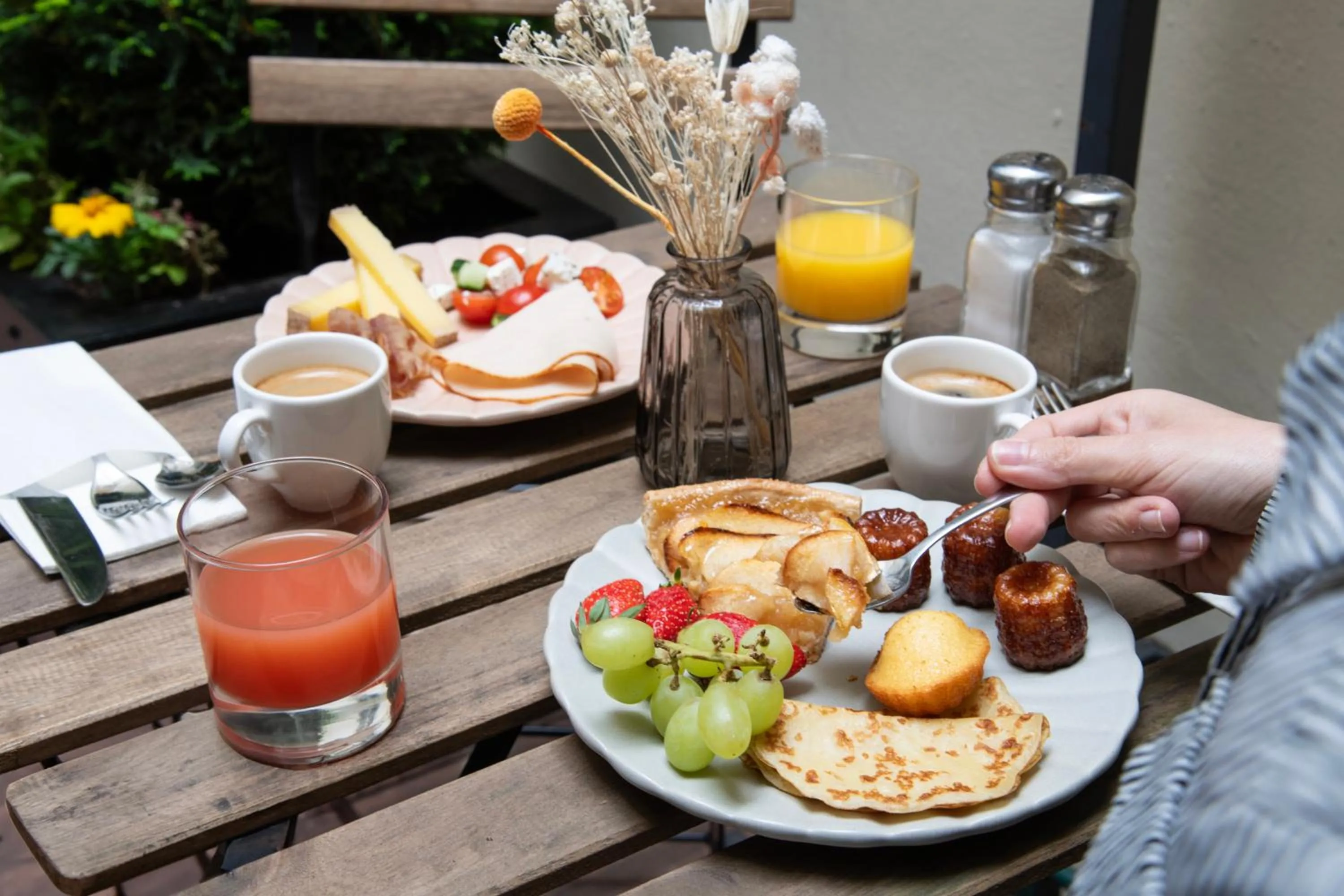 Breakfast in Mercure Paris Montparnasse Raspail