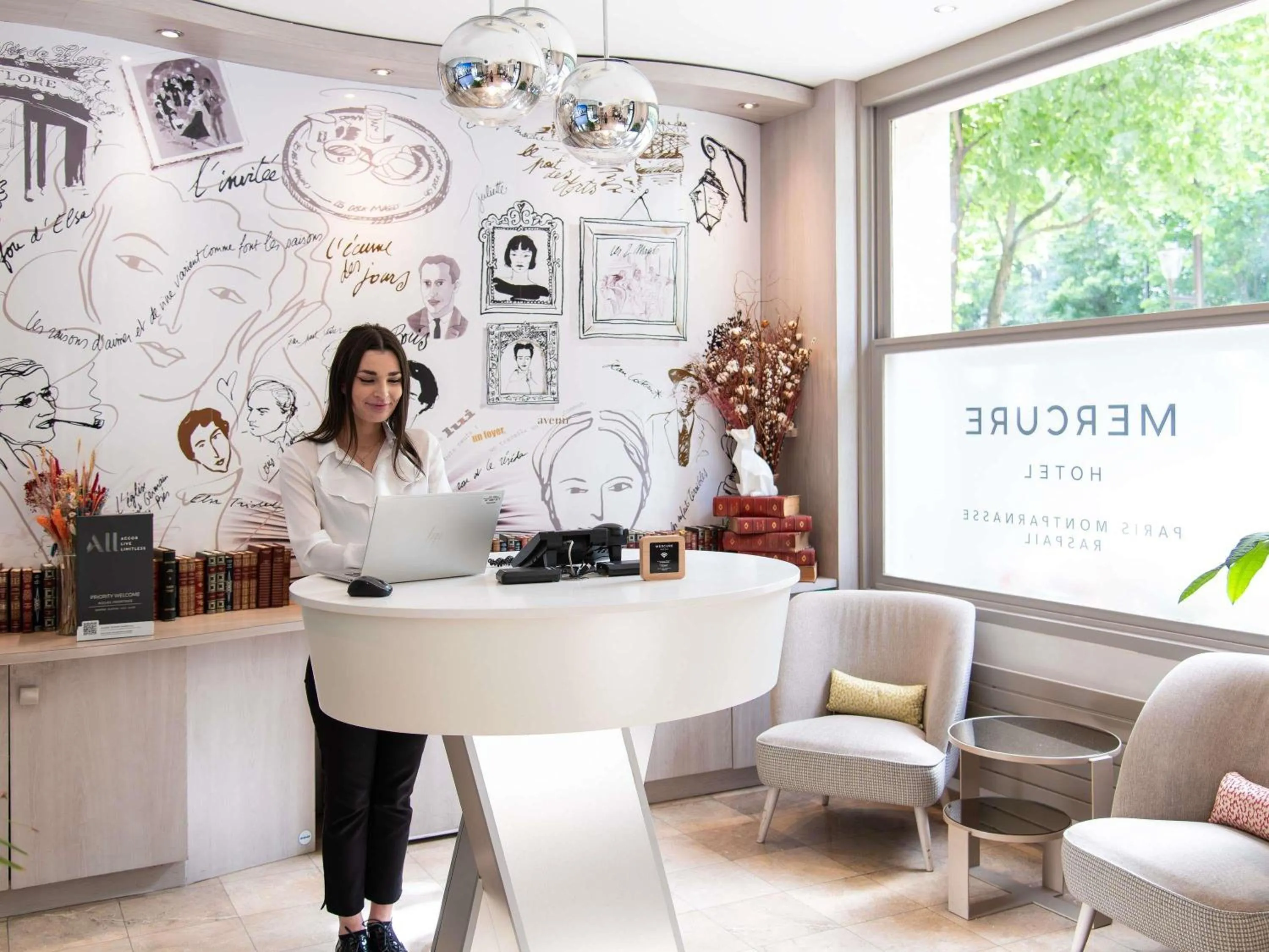 Property building in Mercure Paris Montparnasse Raspail