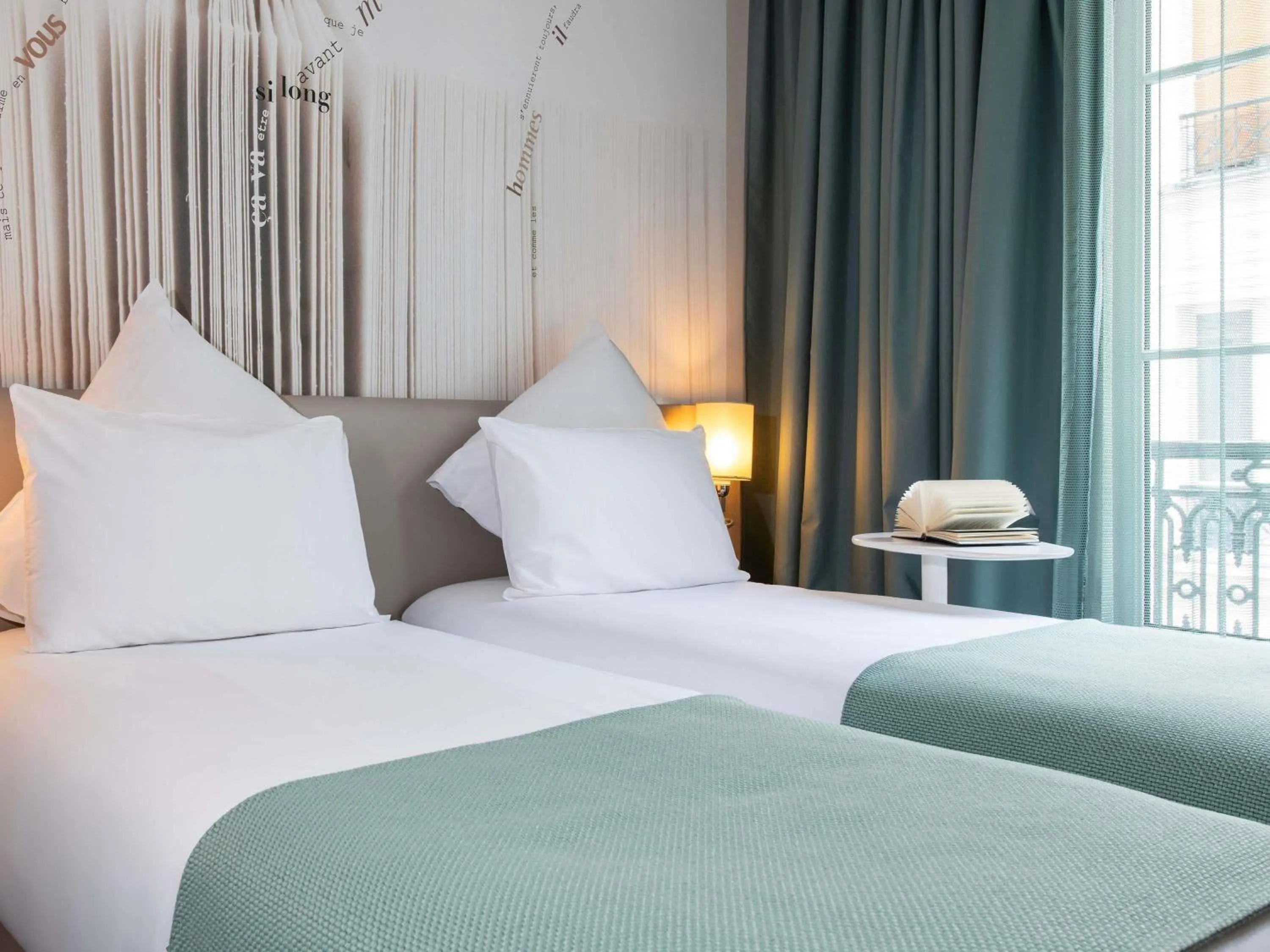 Bedroom, Bed in Mercure Paris Montparnasse Raspail