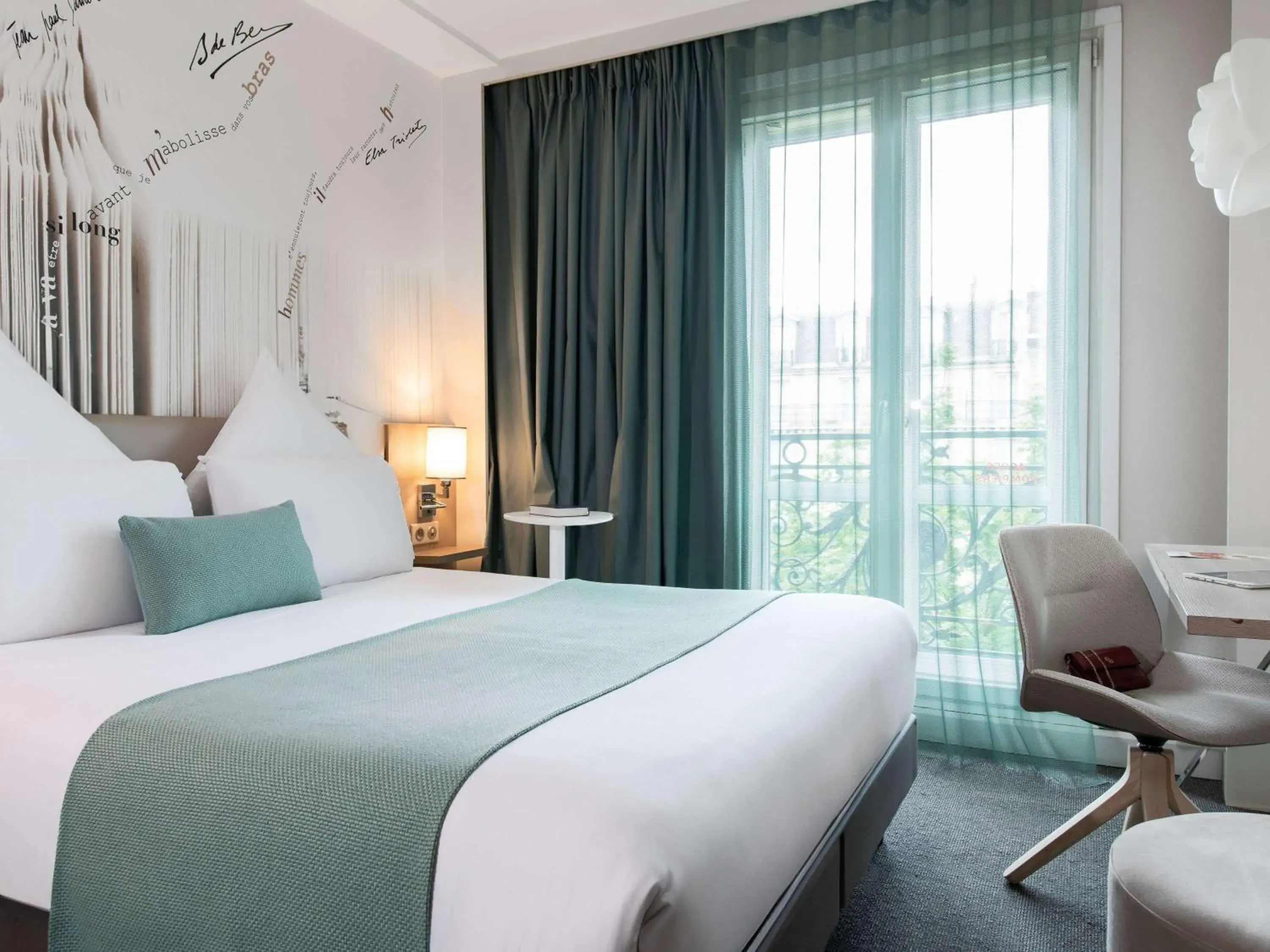 Standard Room with 2 Single Beds in Mercure Paris Montparnasse Raspail Standard Room with 2 Single Beds in Mercure Paris Montparnasse Raspail