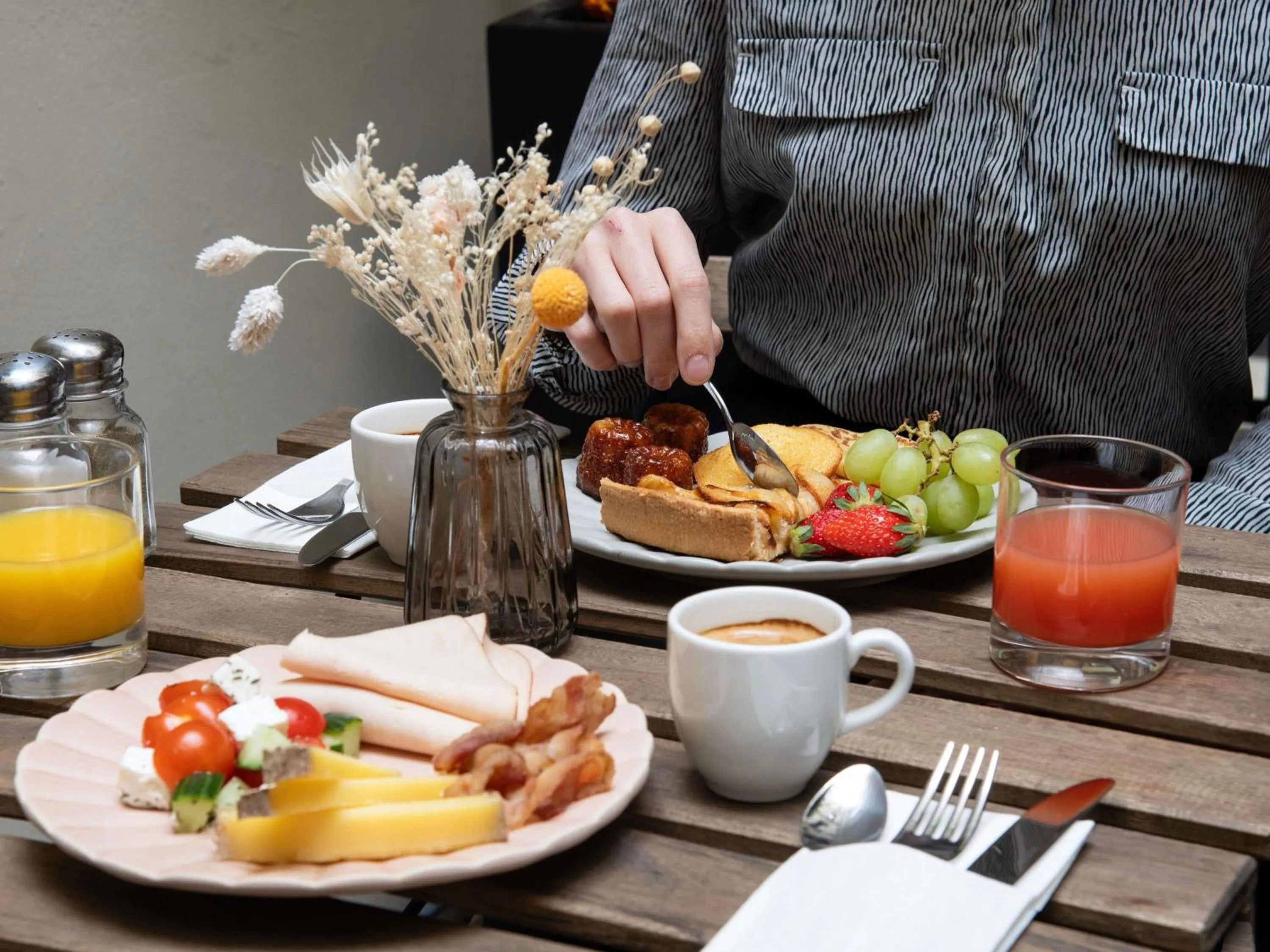 Property building in Mercure Paris Montparnasse Raspail