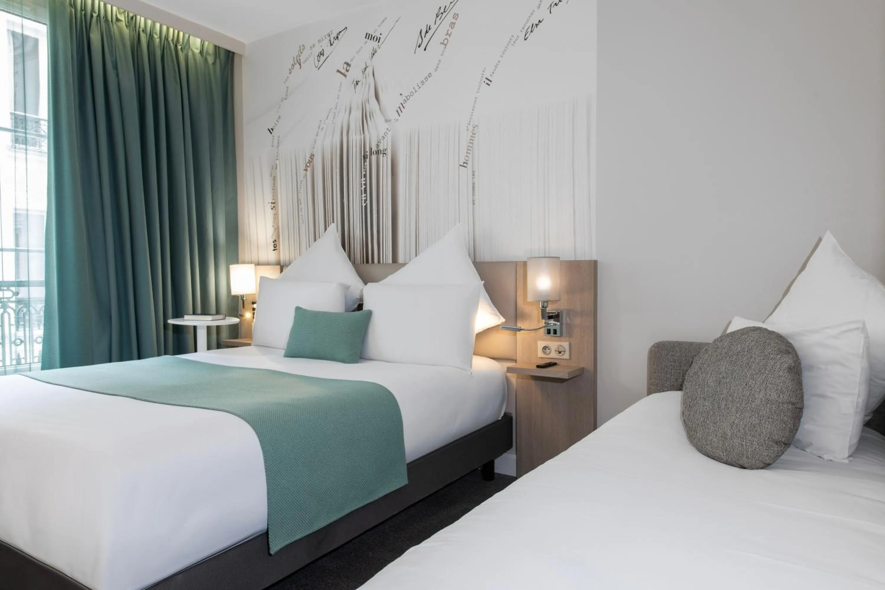 Bedroom, Bed in Mercure Paris Montparnasse Raspail