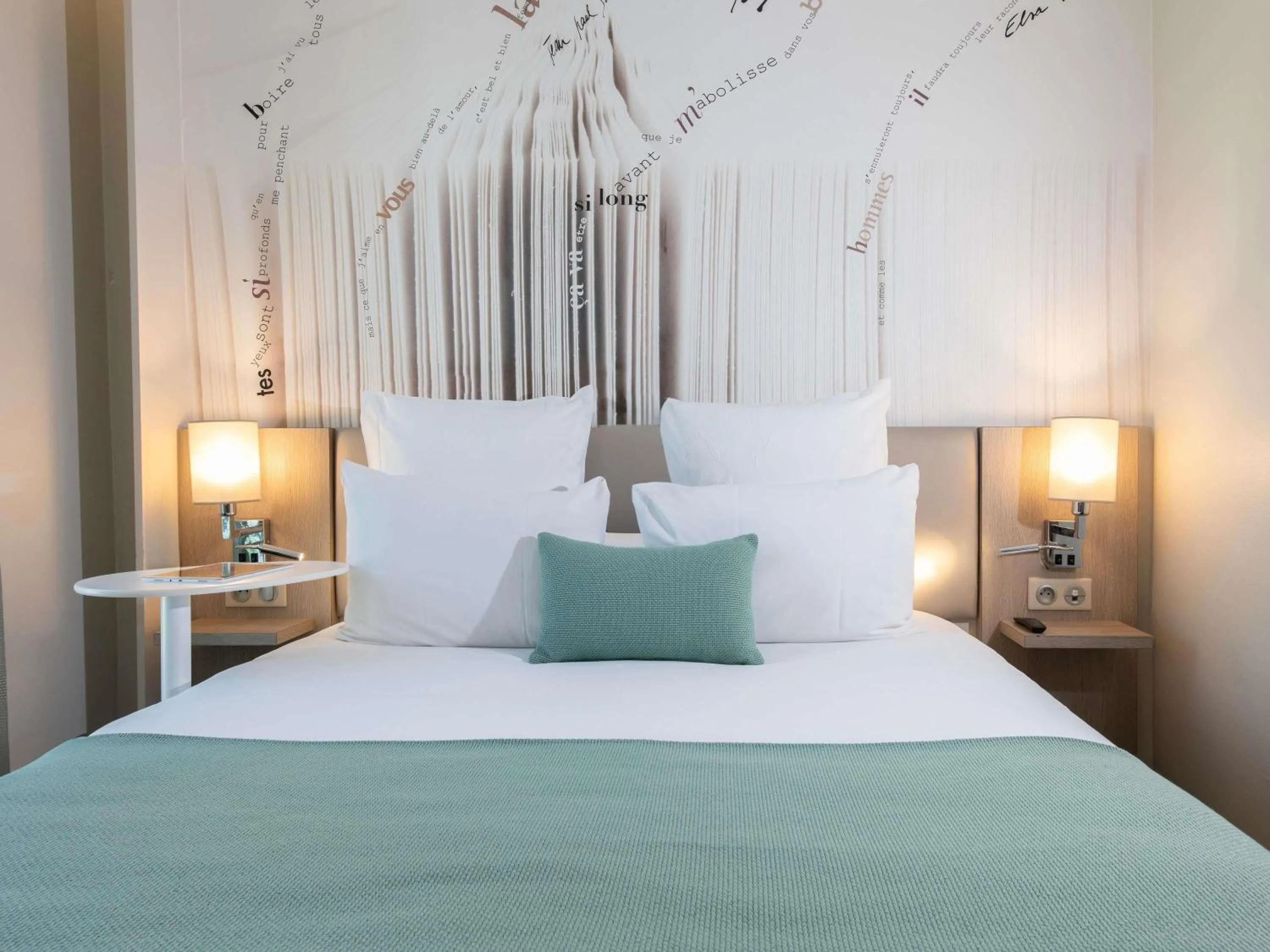 Bedroom, Bed in Mercure Paris Montparnasse Raspail