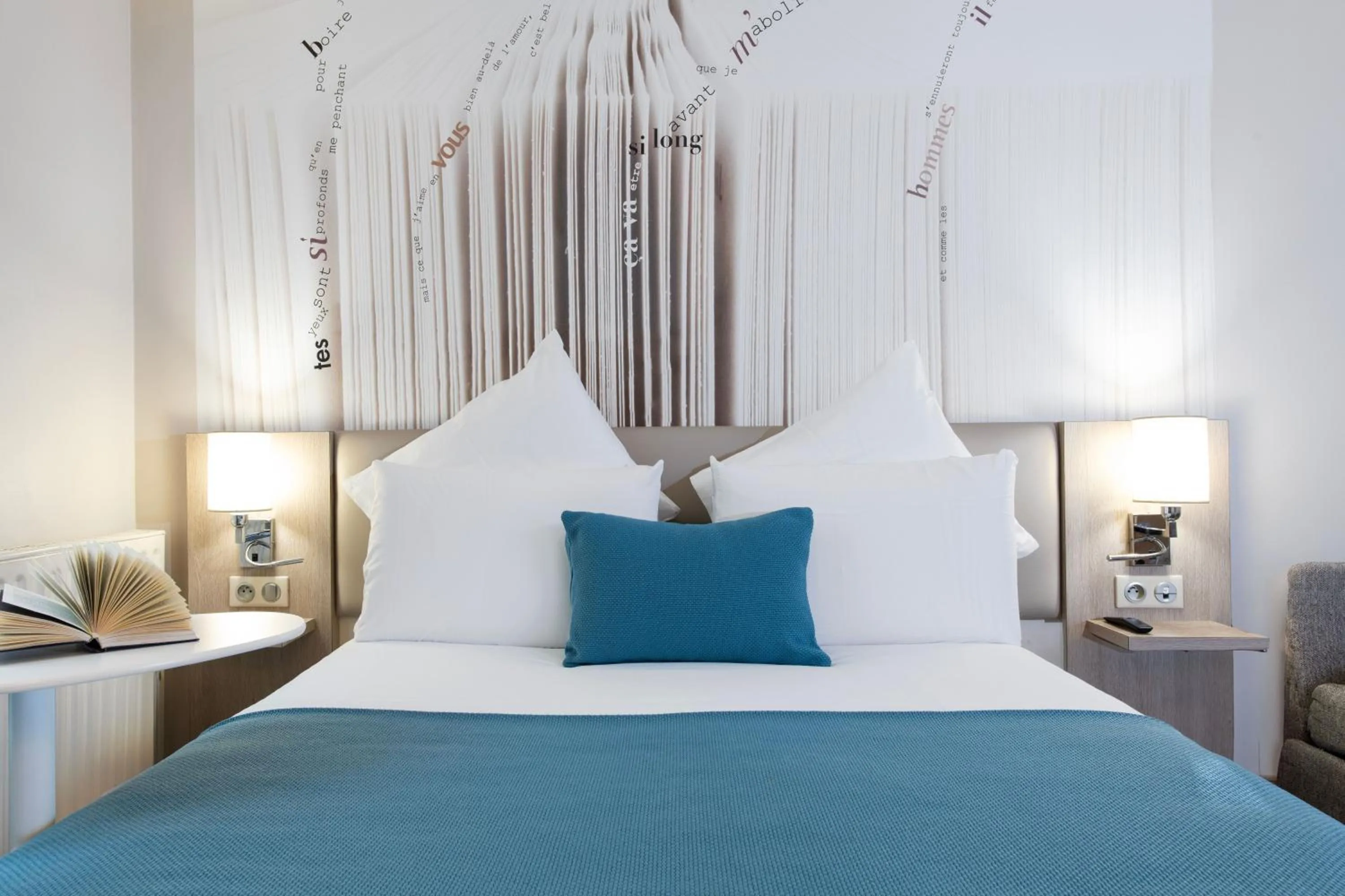 Bedroom, Bed in Mercure Paris Montparnasse Raspail