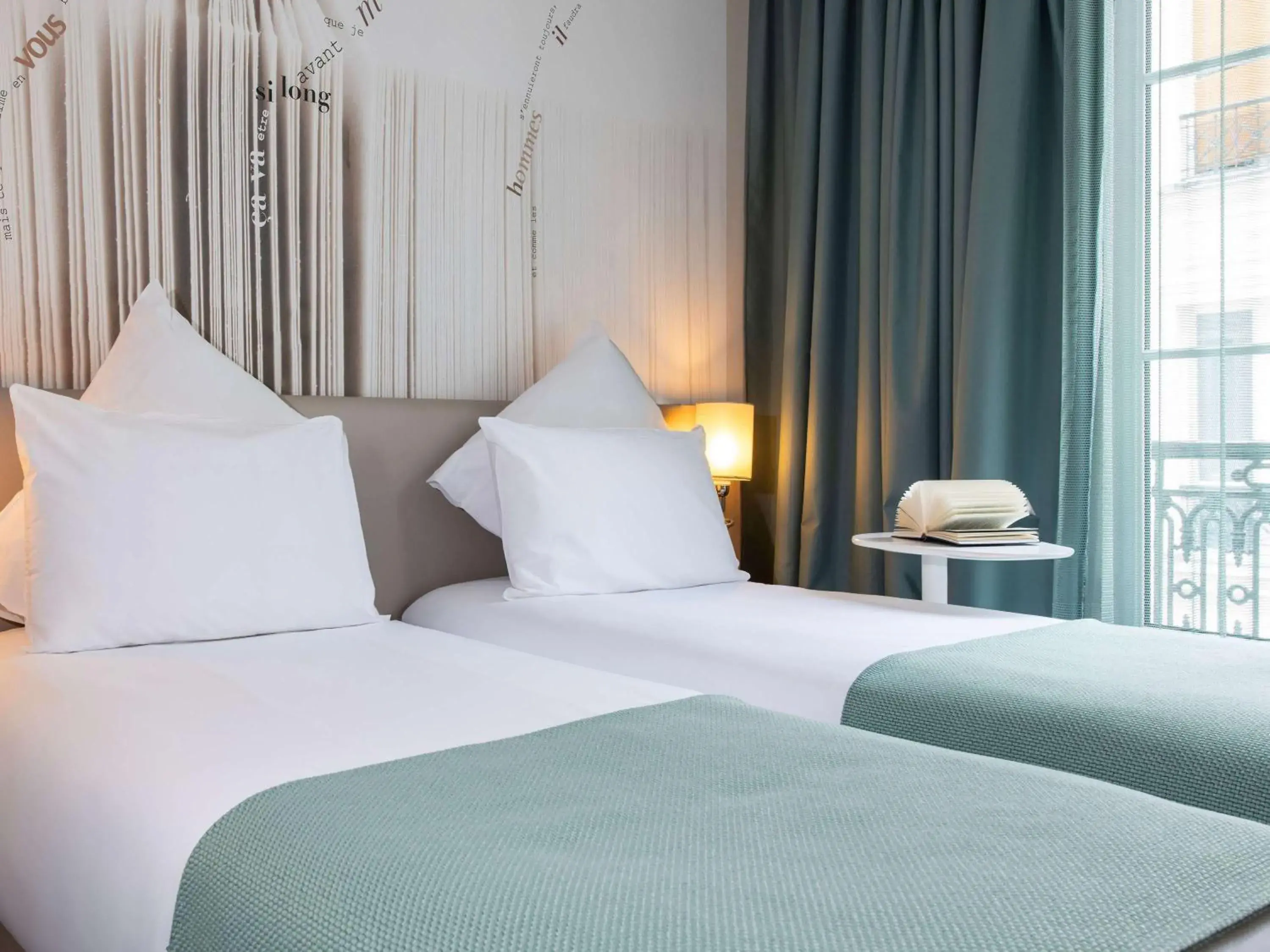 Privilege Double Room with 1 King Bed in Mercure Paris Montparnasse Raspail Privilege Double Room with 1 King Bed in Mercure Paris Montparnasse Raspail