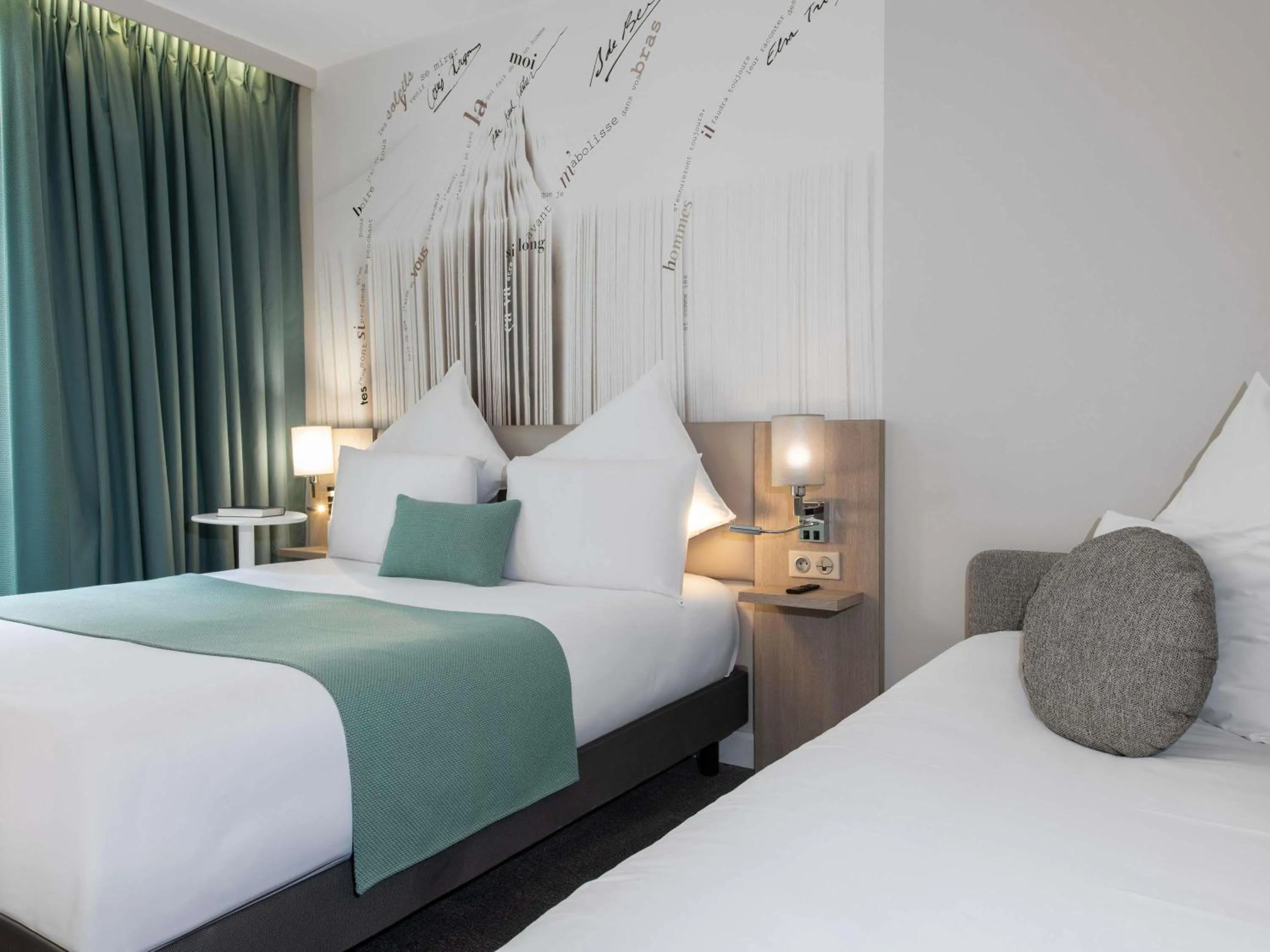 Bedroom, Bed in Mercure Paris Montparnasse Raspail