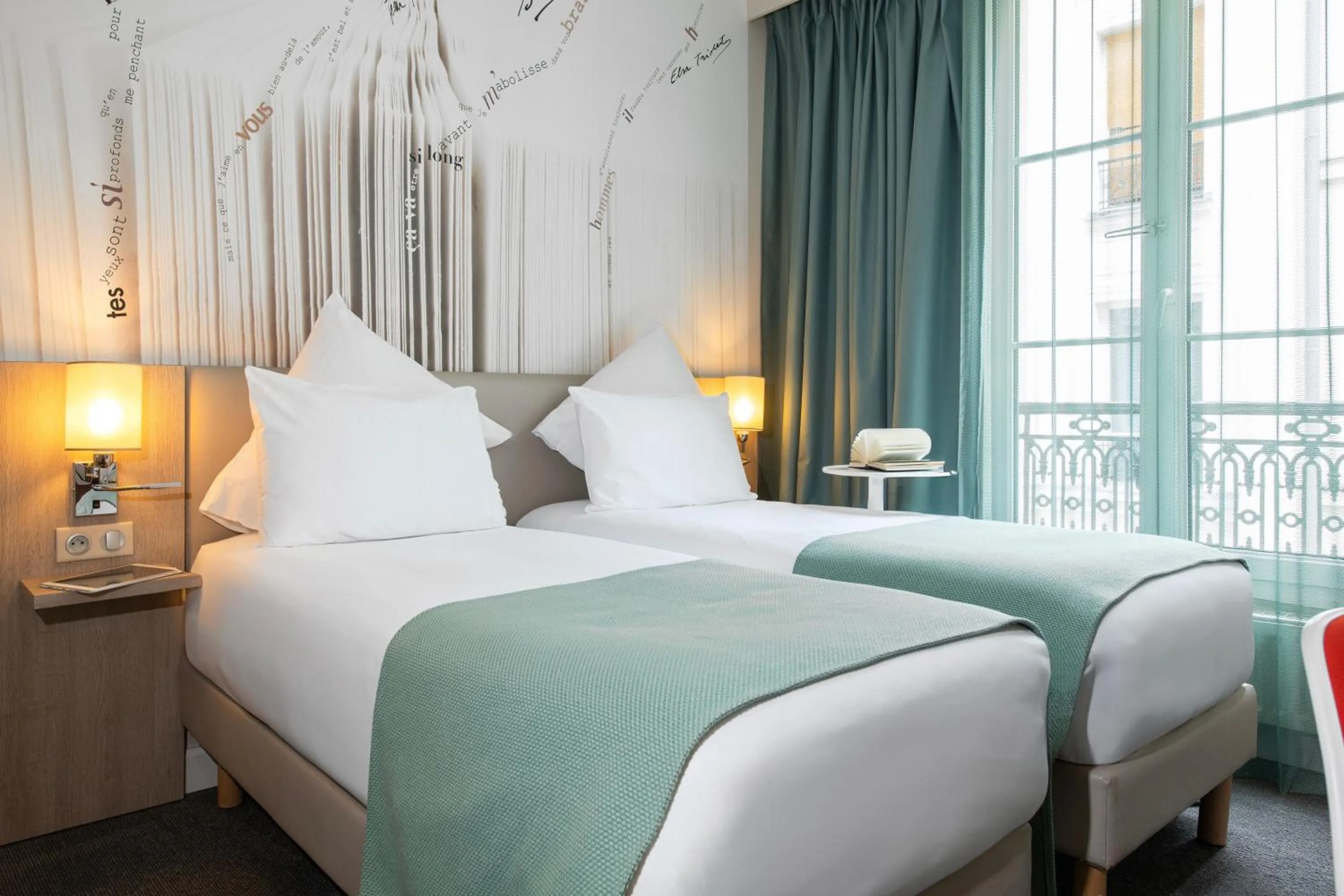 Bedroom, Bed in Mercure Paris Montparnasse Raspail