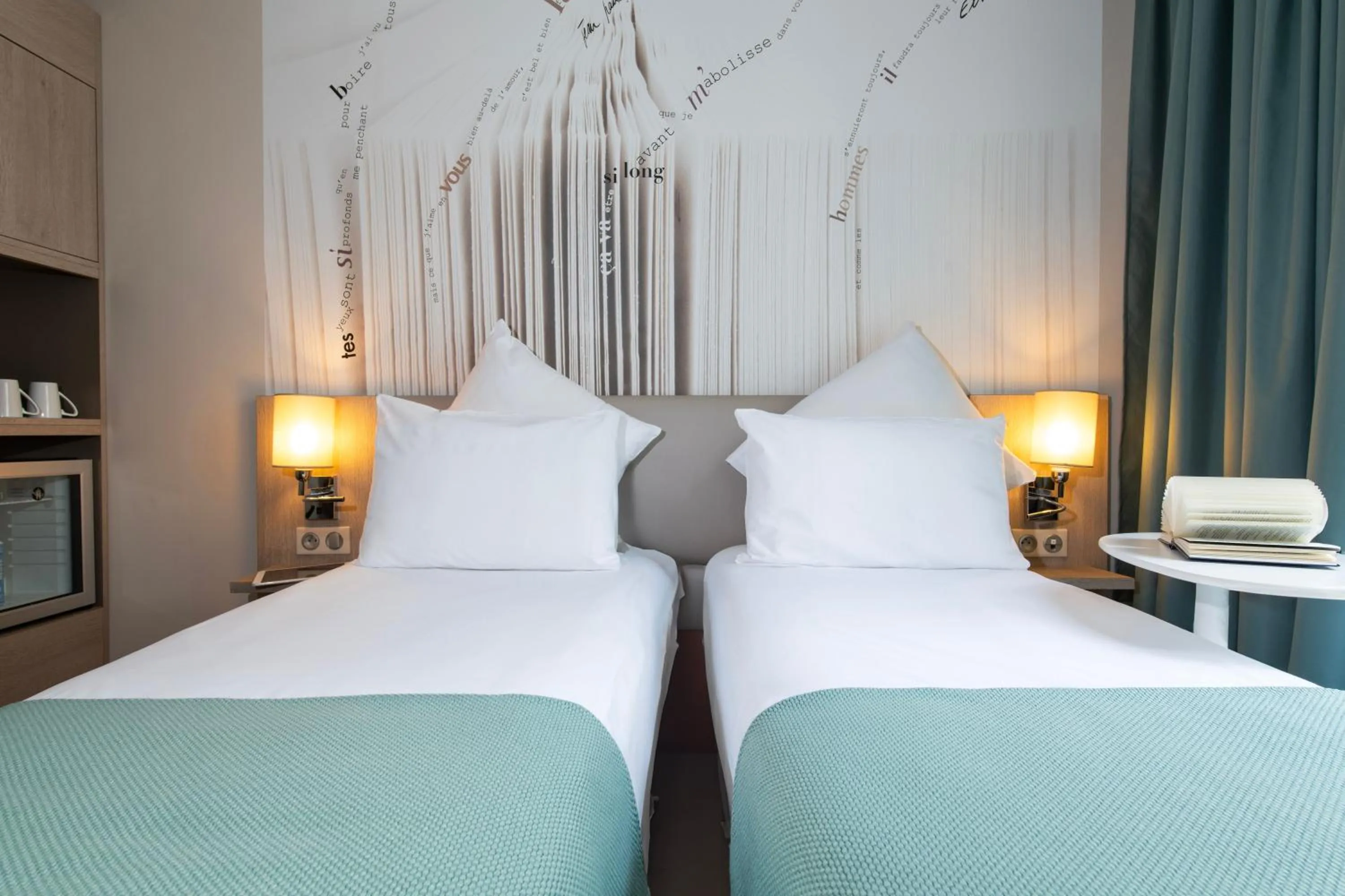 Bedroom, Bed in Mercure Paris Montparnasse Raspail