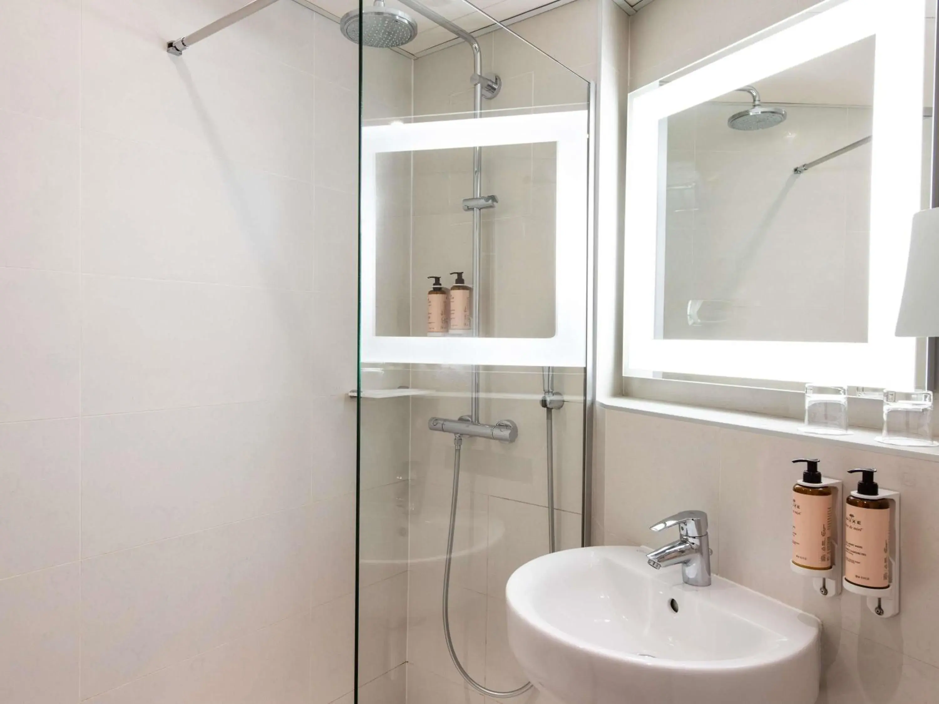 Standard Double Room in Mercure Paris Montparnasse Raspail Standard Double Room in Mercure Paris Montparnasse Raspail