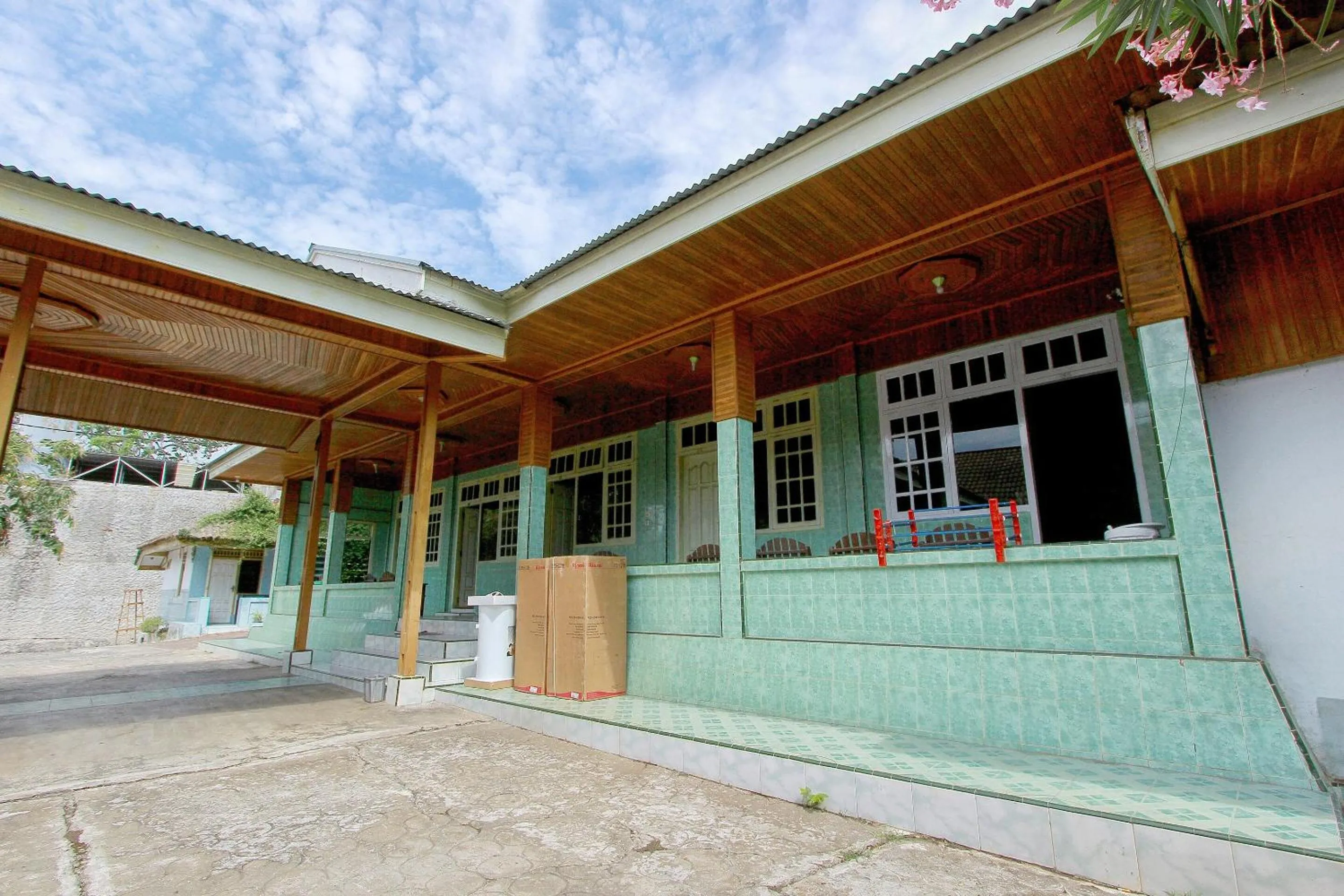 Facade/Entrance in SUPER OYO 1865 Hotel Ss Syariah