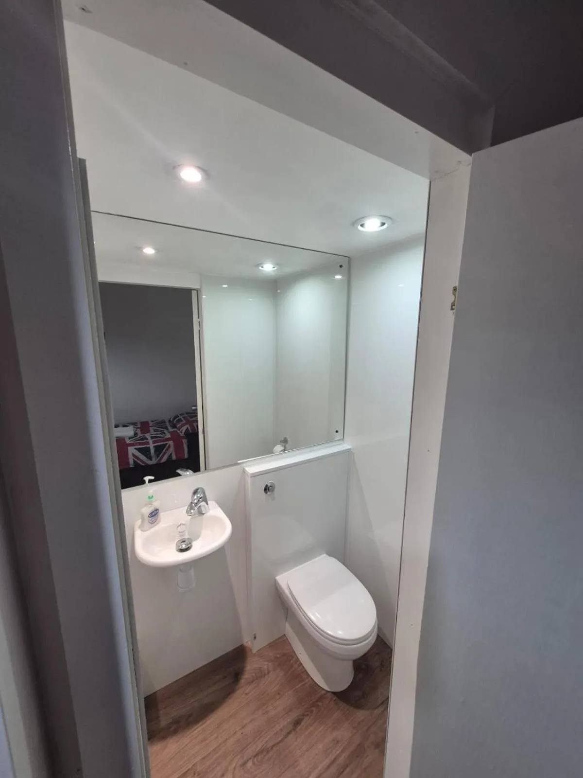 Bathroom in Saint James Backpackers