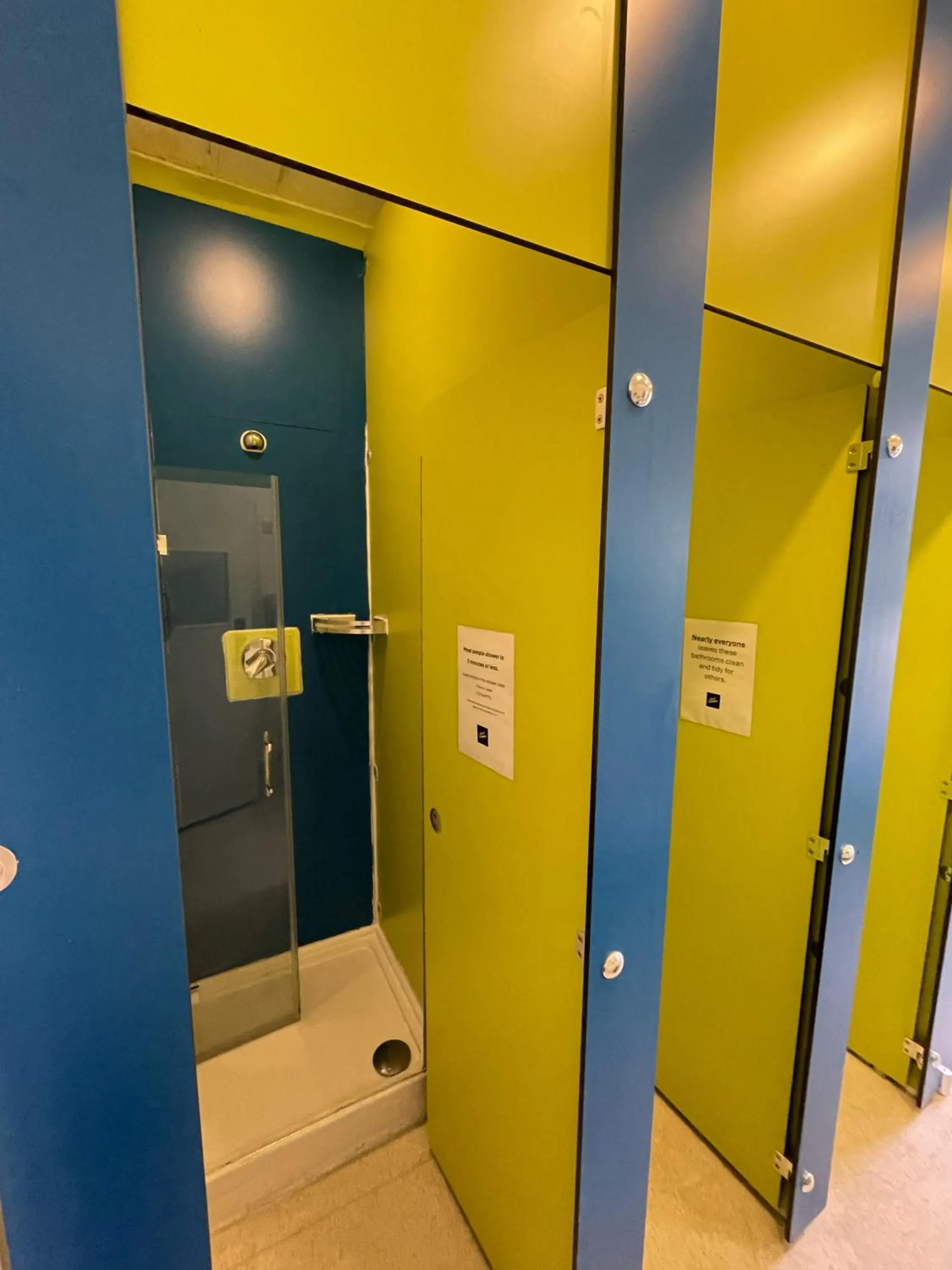 Bathroom in Saint James Backpackers