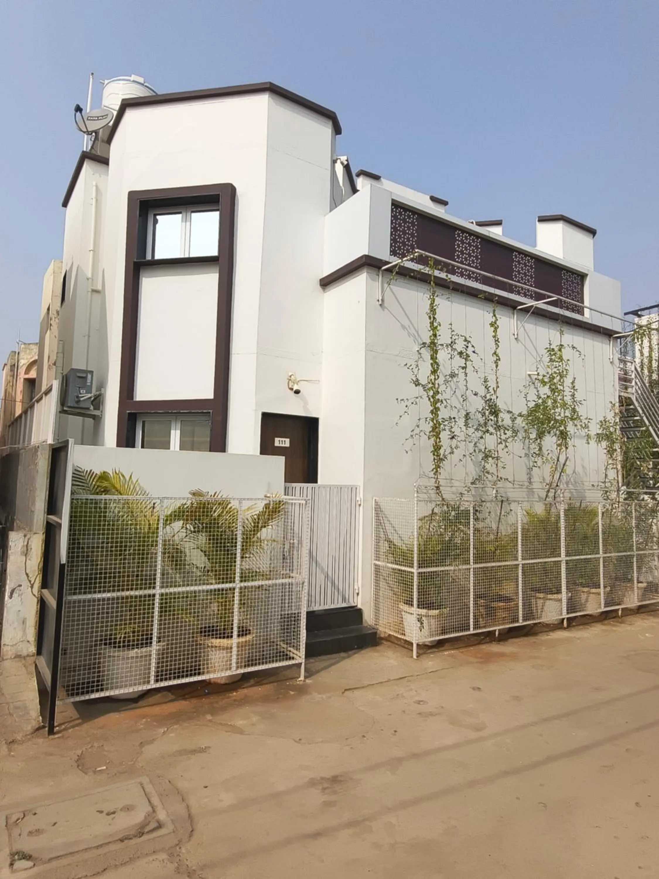 Property building in Daze Off Studio house