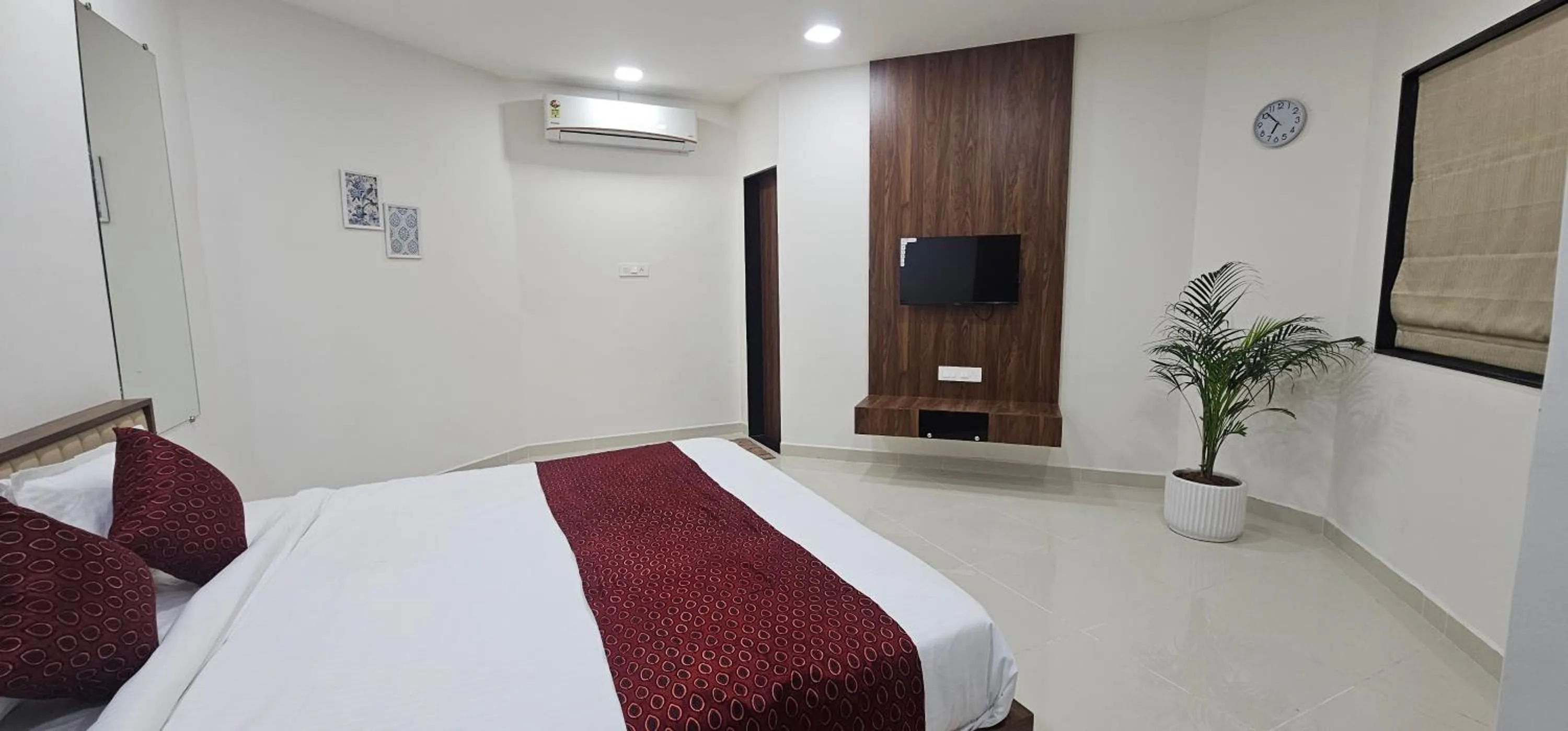 TV and multimedia, Bed in Daze Off Studio house