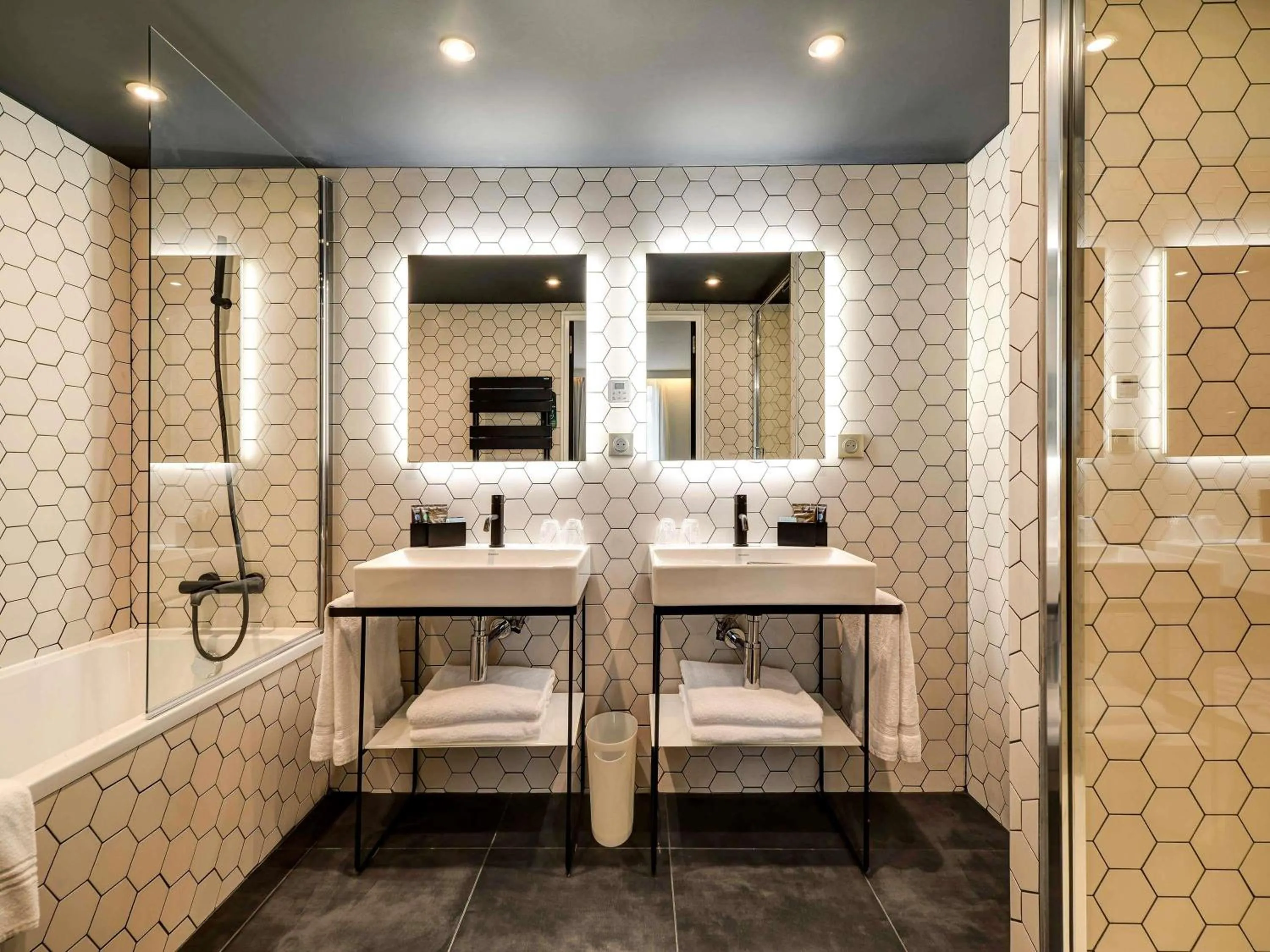 Bathroom in Novotel Paris Centre Bercy