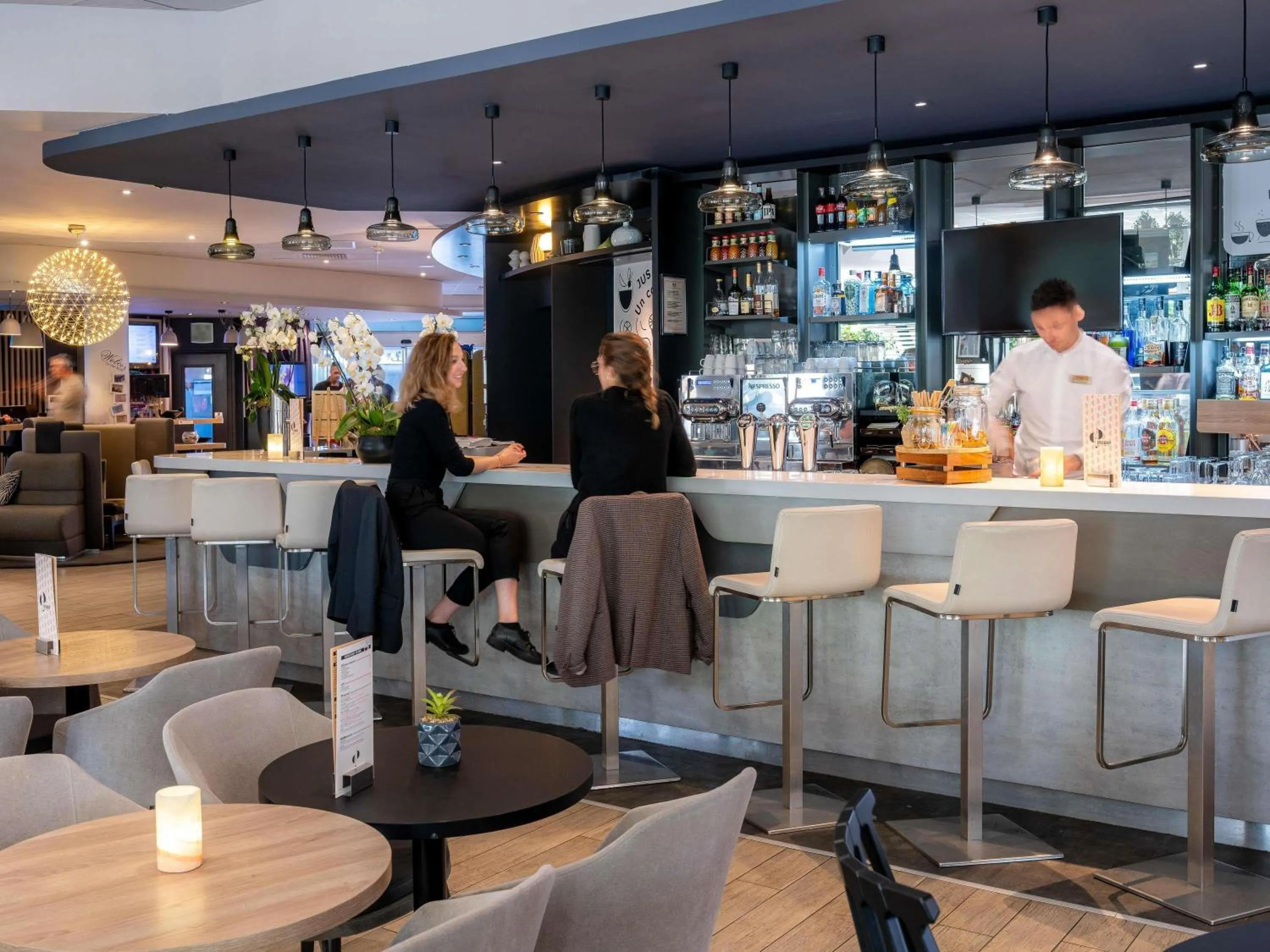 Lounge or bar in Novotel Paris Centre Bercy