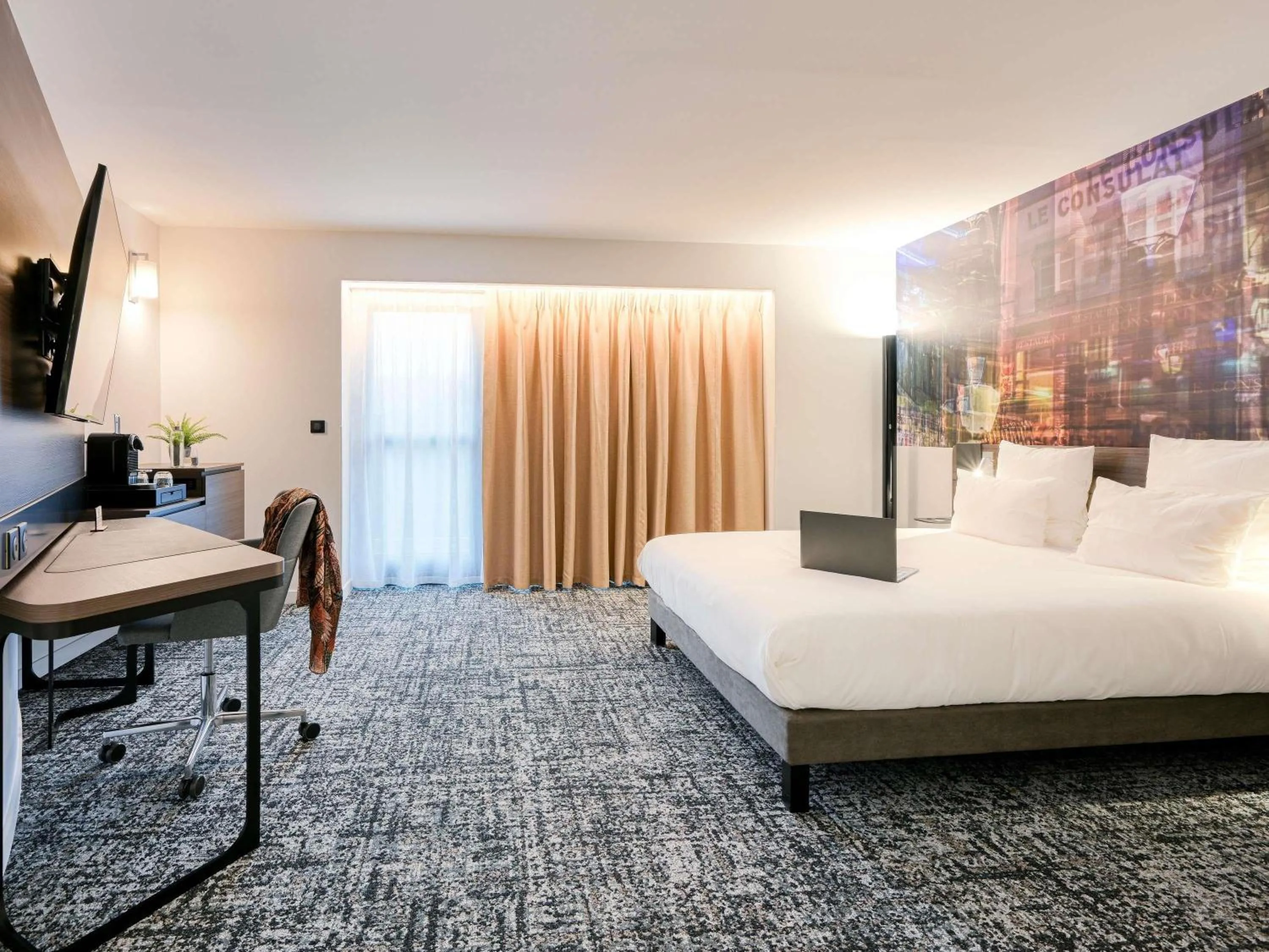 Bedroom, Bed in Novotel Paris Centre Bercy