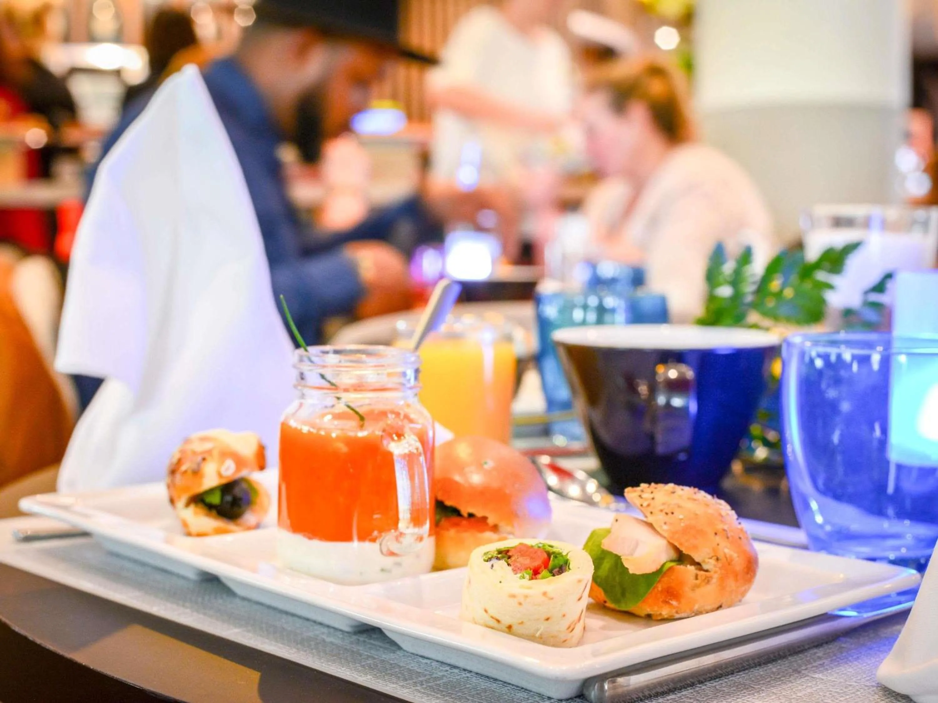 Restaurant/places to eat in Novotel Paris Centre Bercy