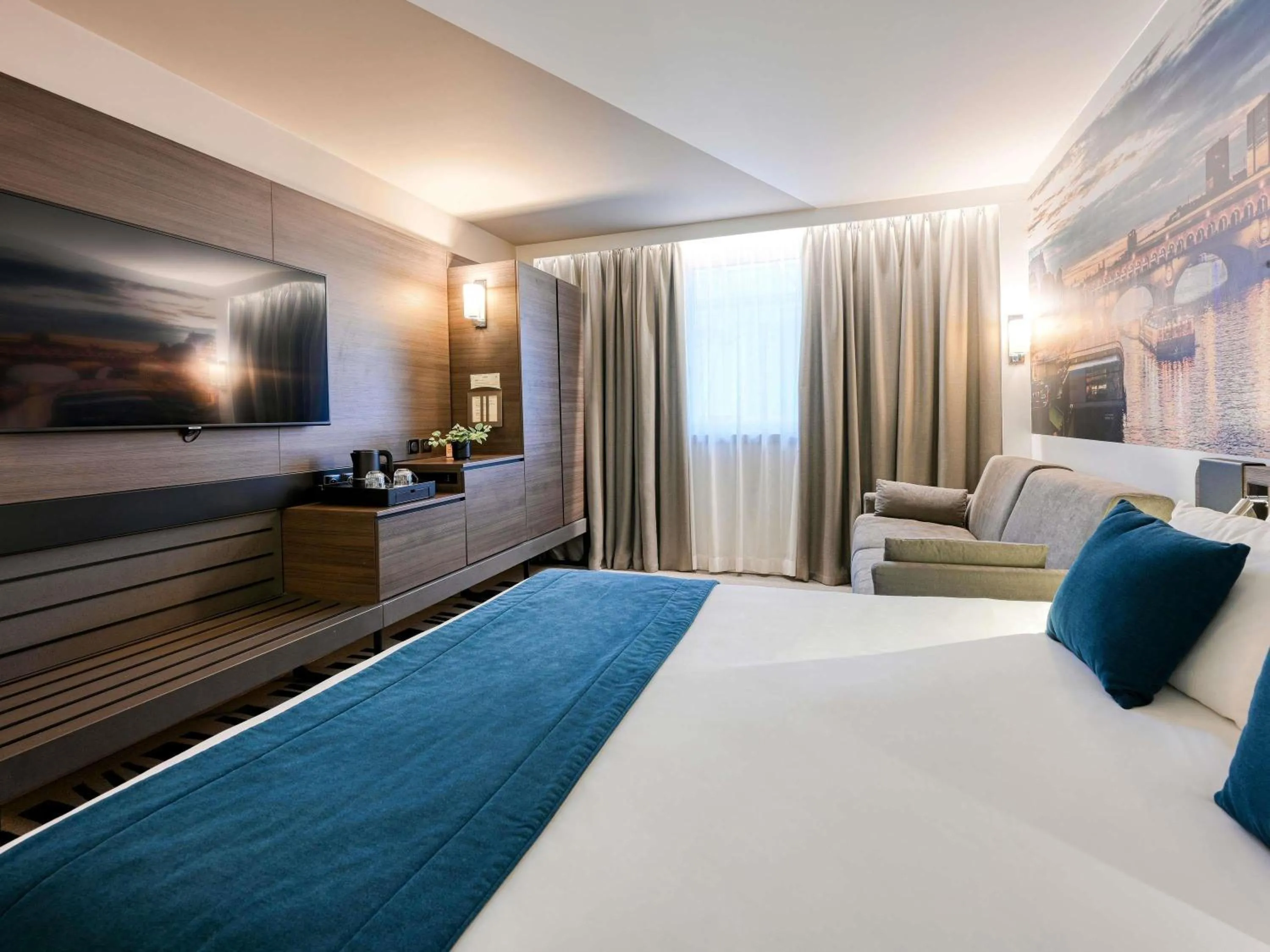 Bedroom, Bed in Novotel Paris Centre Bercy