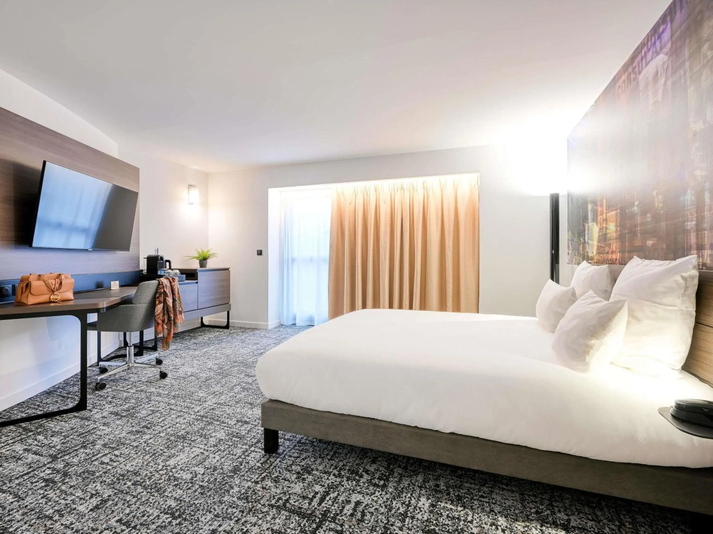 Executive Double Room with Balcony in Novotel Paris Centre Bercy Executive Double Room with Balcony in Novotel Paris Centre Bercy