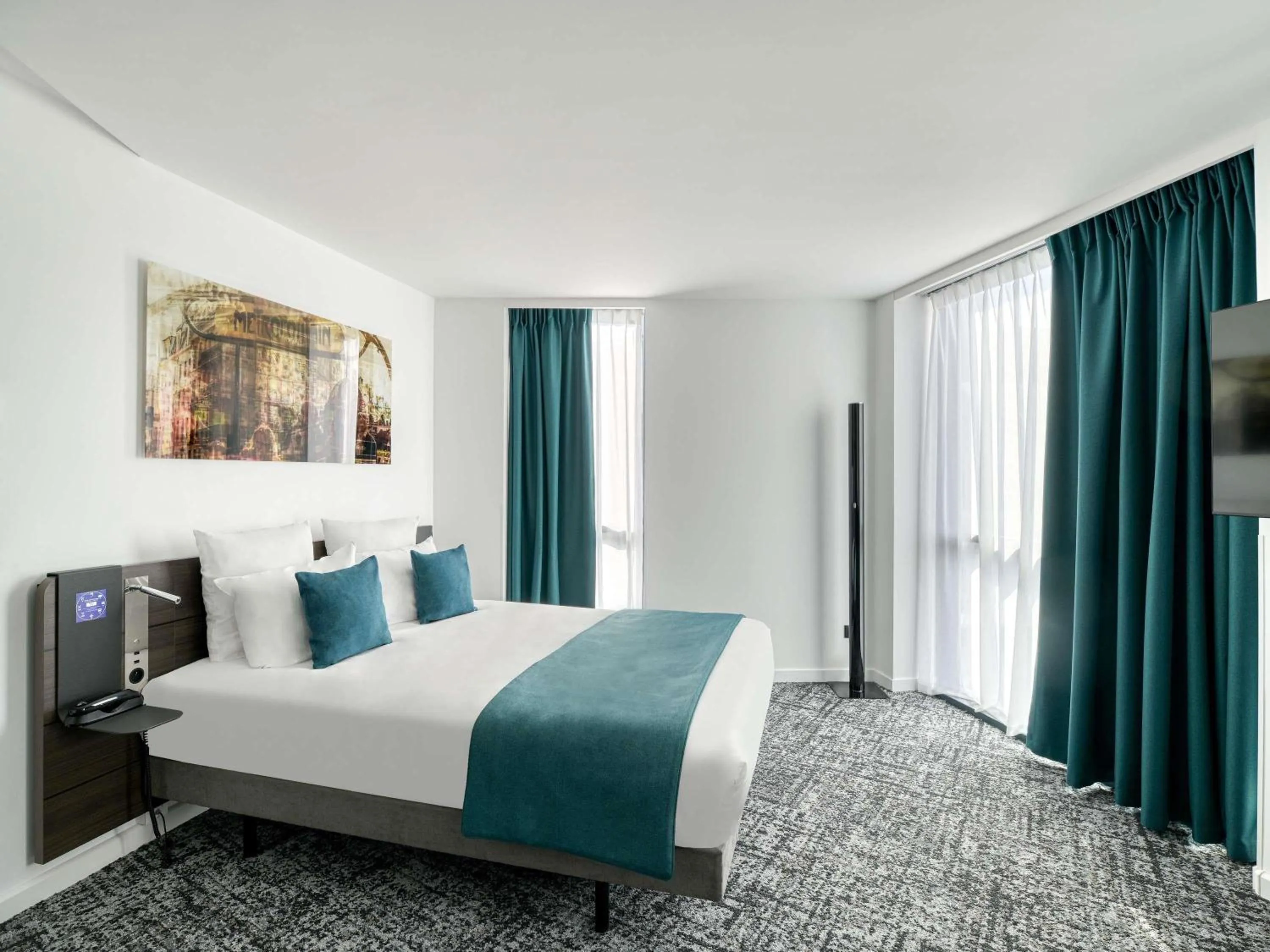 Bedroom, Bed in Novotel Paris Centre Bercy