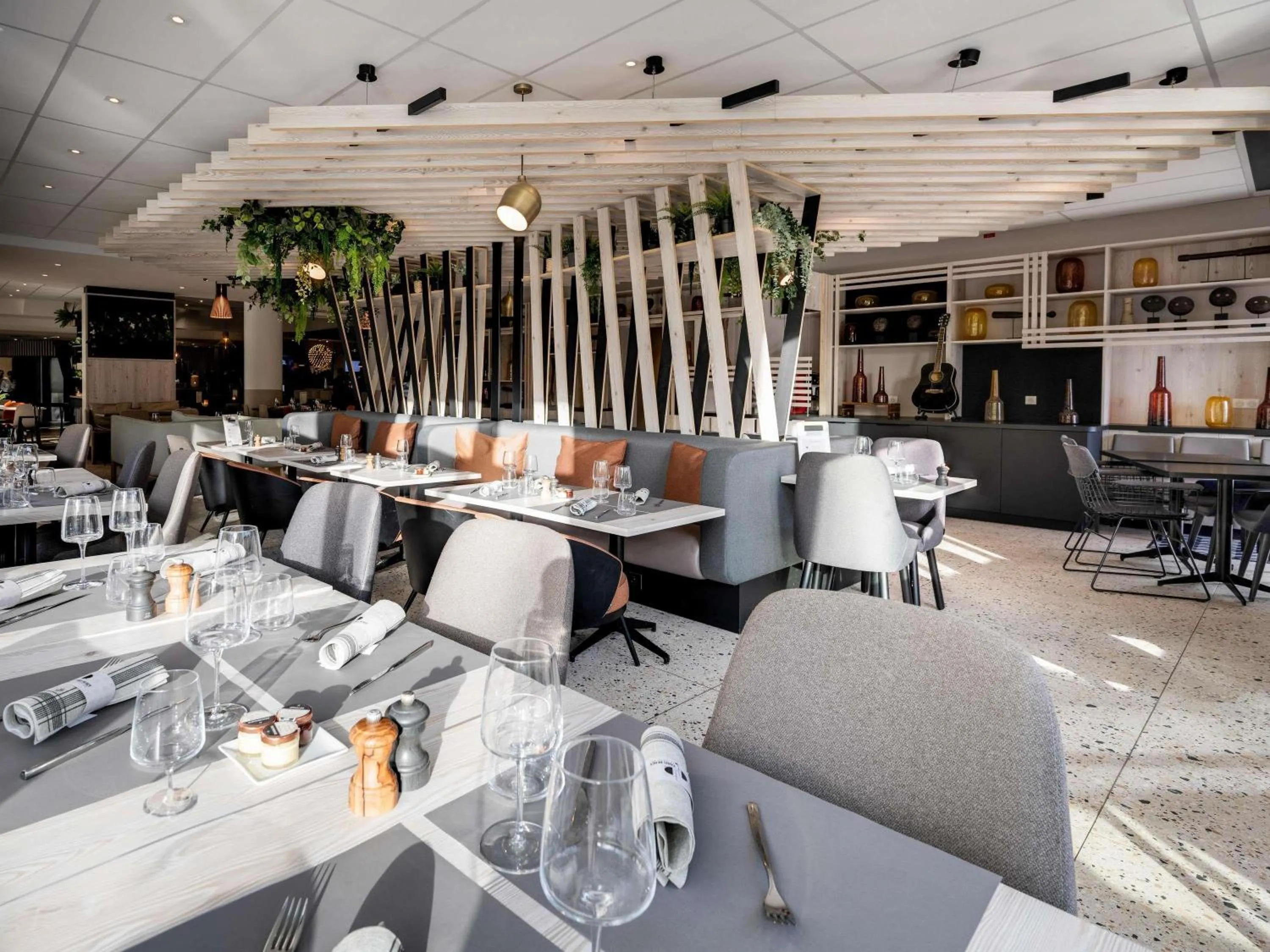 Restaurant/places to eat in Novotel Paris Centre Bercy