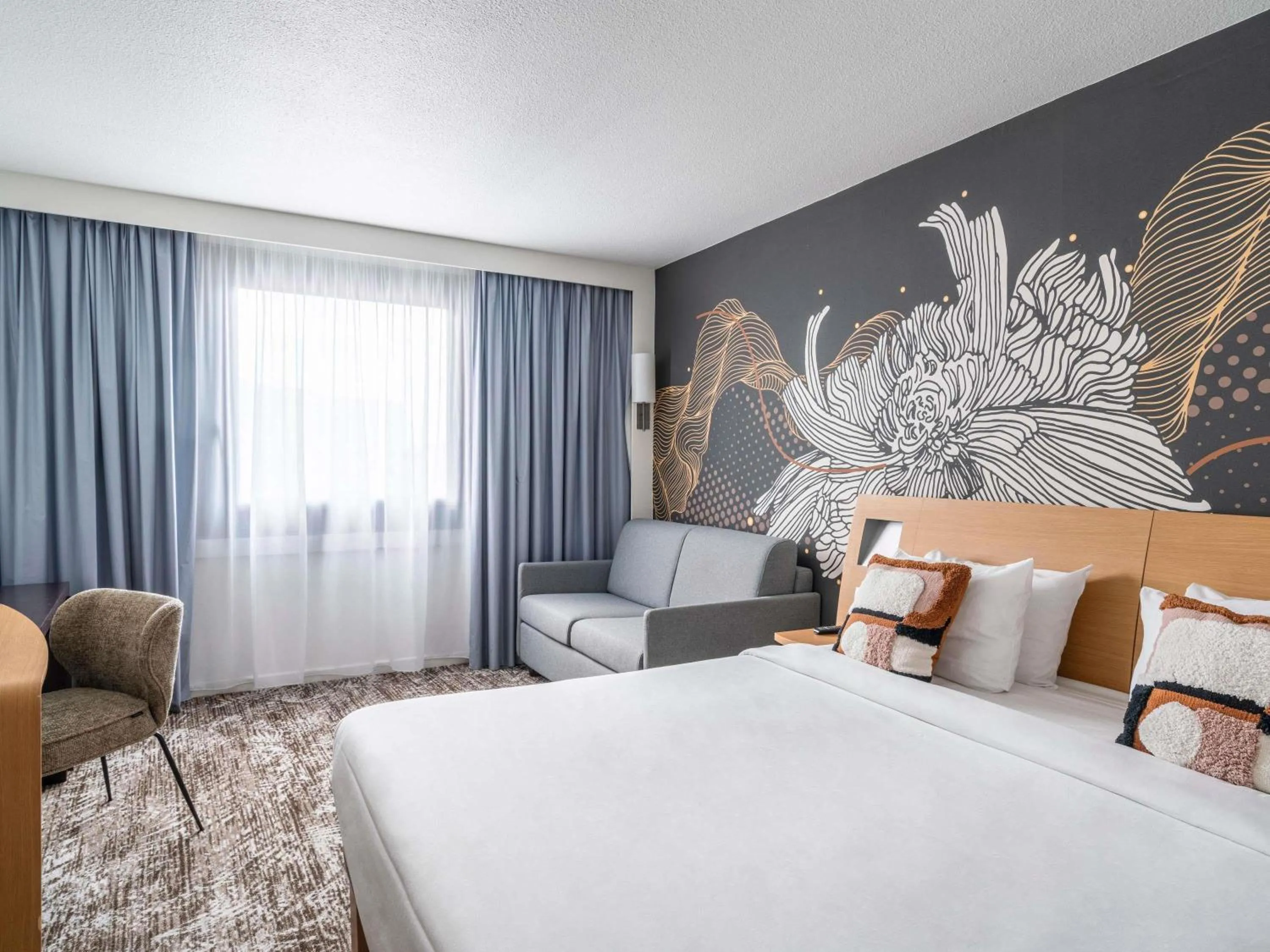 Bedroom, Bed in Novotel Paris Charenton le Pont