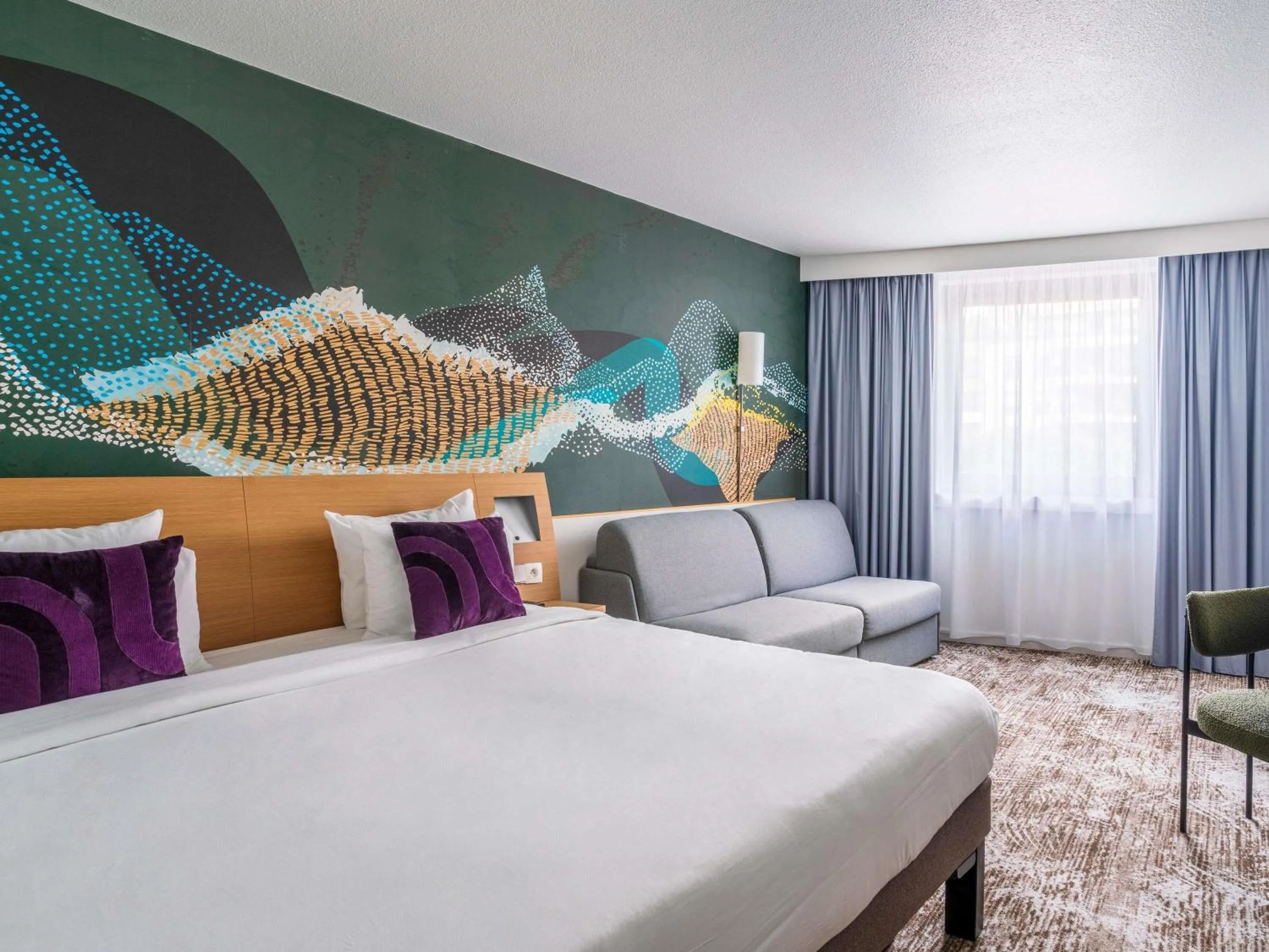 Bedroom, Bed in Novotel Paris Charenton le Pont