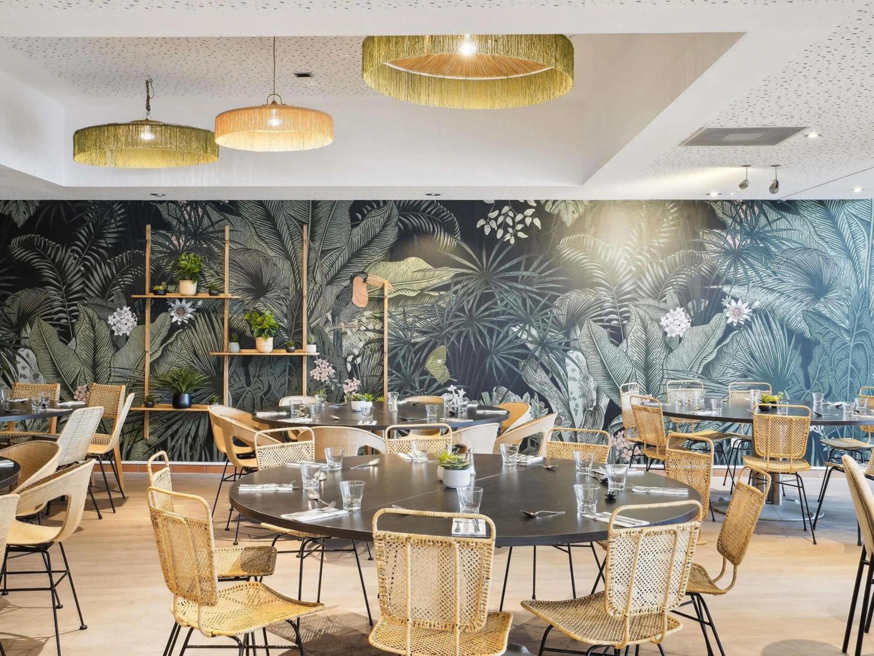 Restaurant/places to eat in Novotel Paris Charenton le Pont