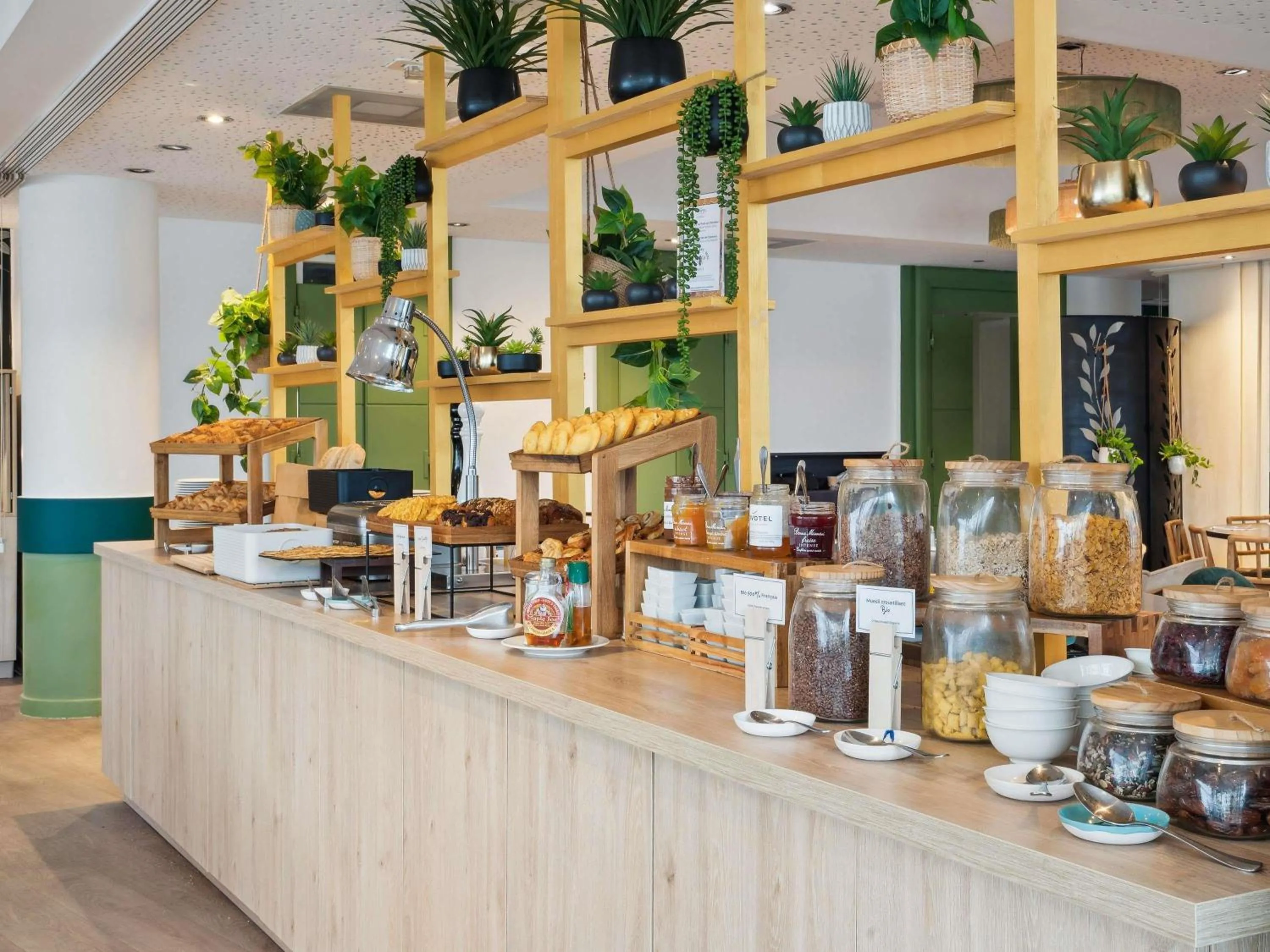 Restaurant/places to eat in Novotel Paris Charenton le Pont