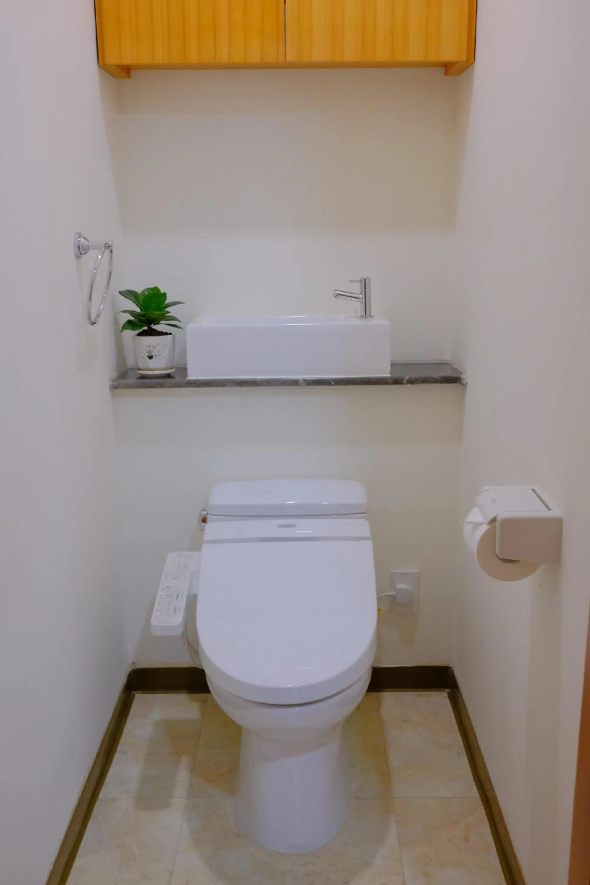 Toilet in FAMILLE HA NAM