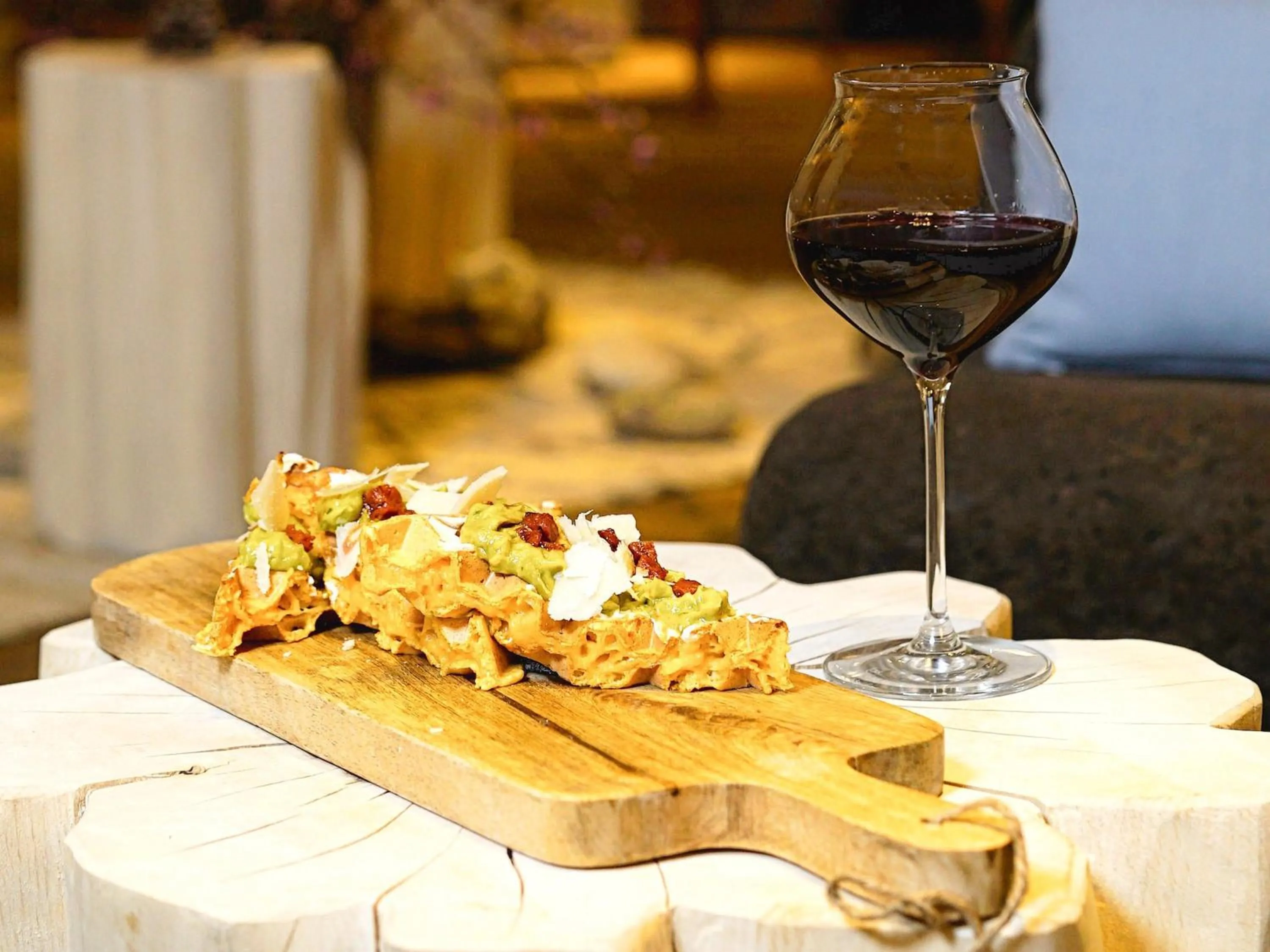 Lounge or bar in Mercure Valence