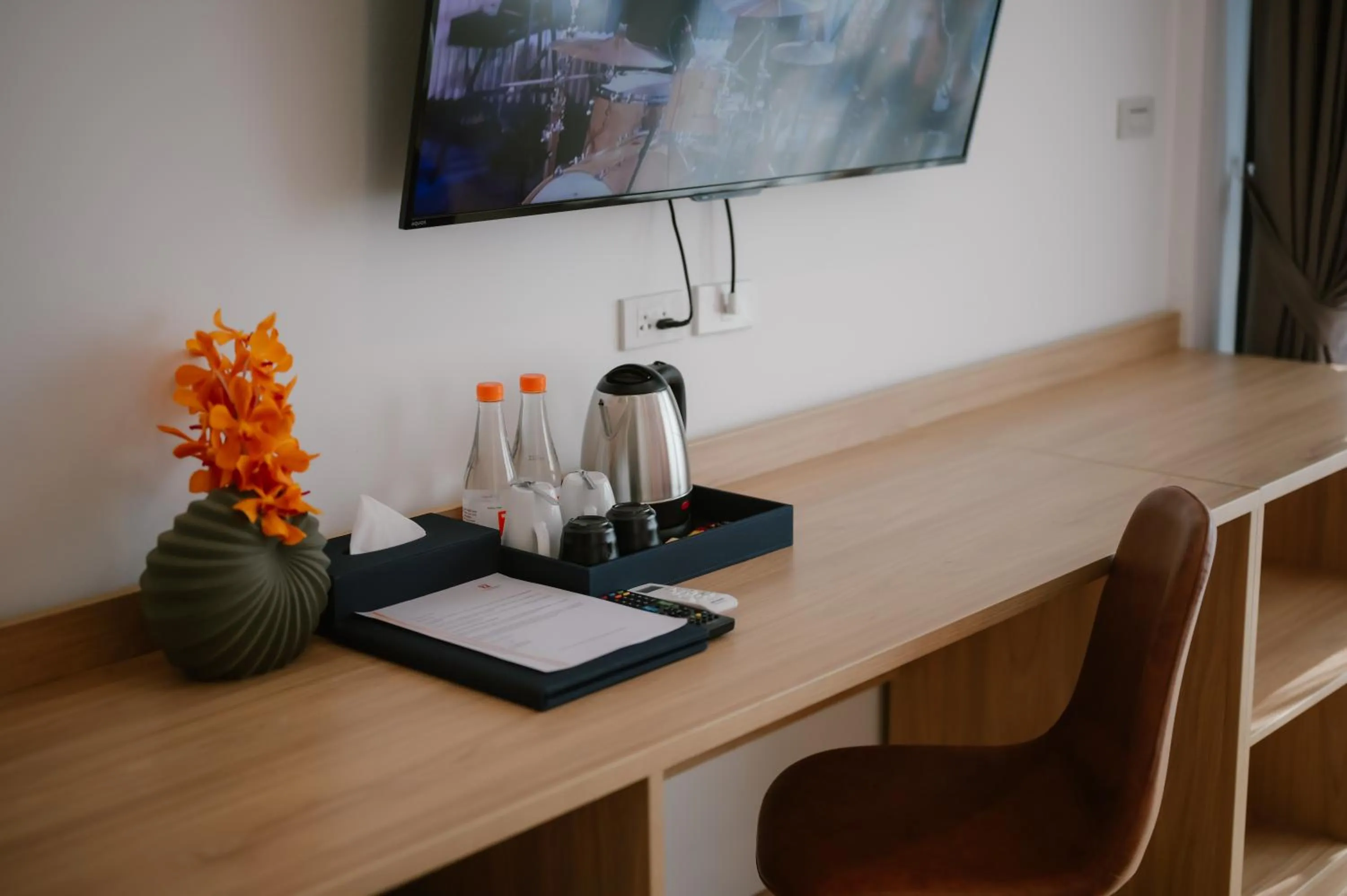 TV and multimedia in 7 Days Premium Hotel Don Meaung Airport