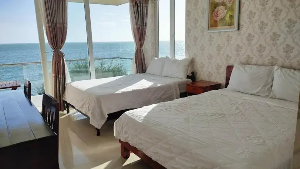 Family Room with Sea View in Hai Yen Family Hotel Family Room with Sea View in Hai Yen Family Hotel