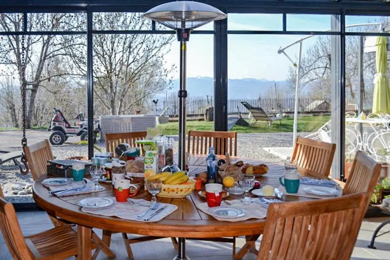 Breakfast in Château Serigues