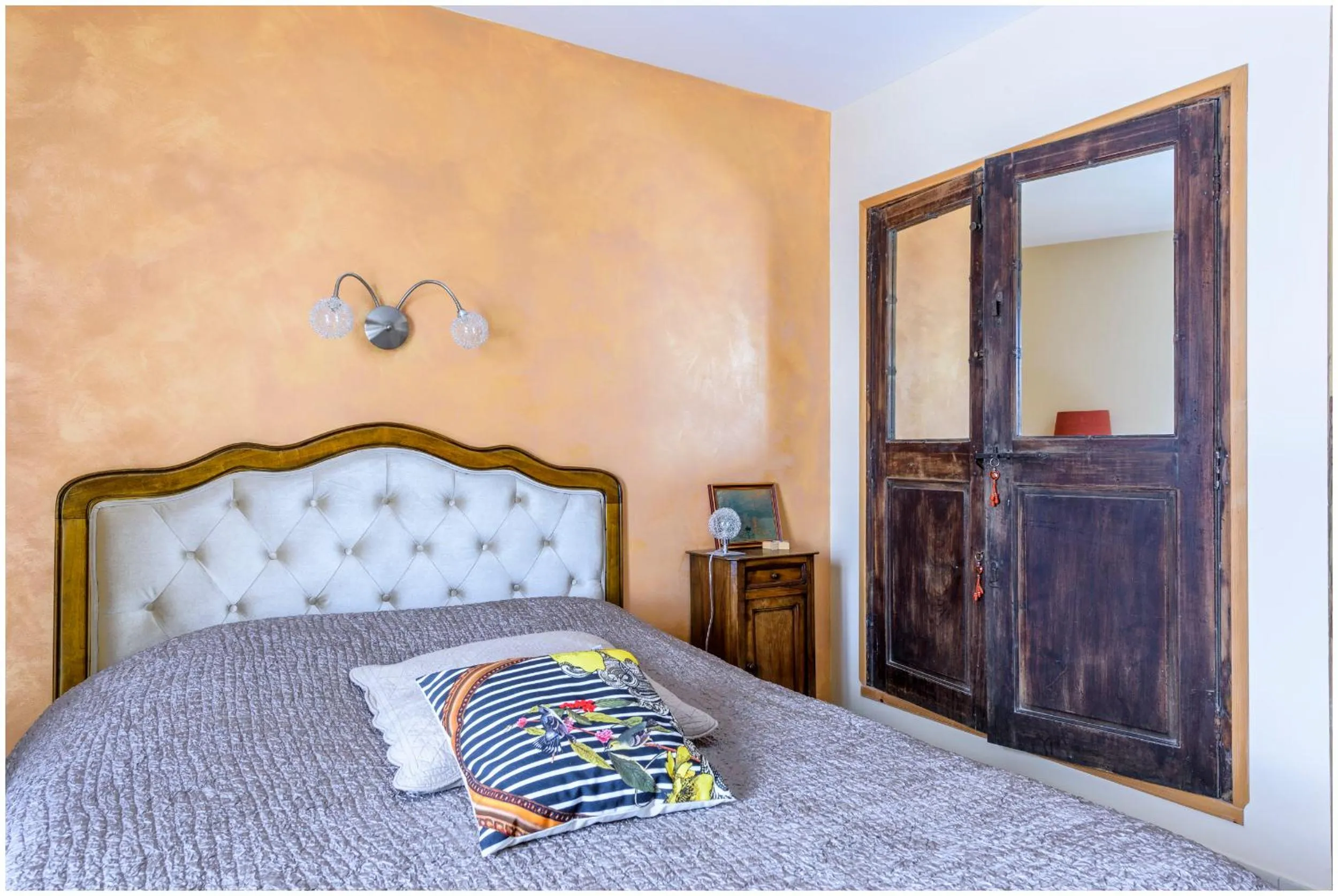 Bed in Château Serigues