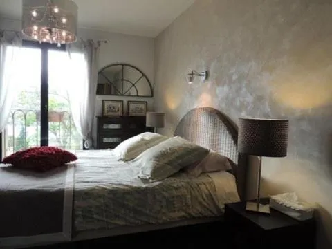 Photo of the whole room in Château Serigues