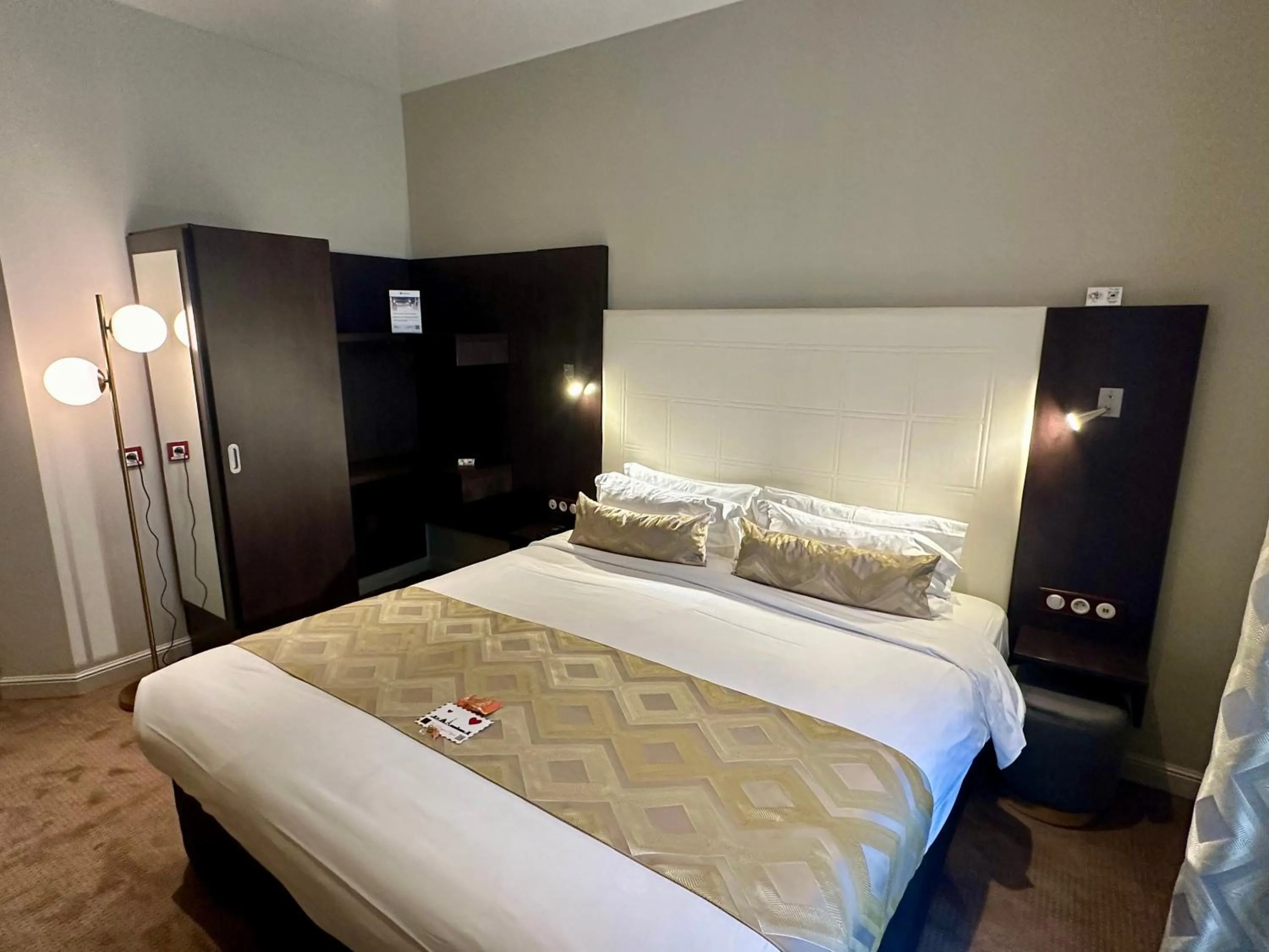 Bedroom, Bed in Best Western Empire Elysees