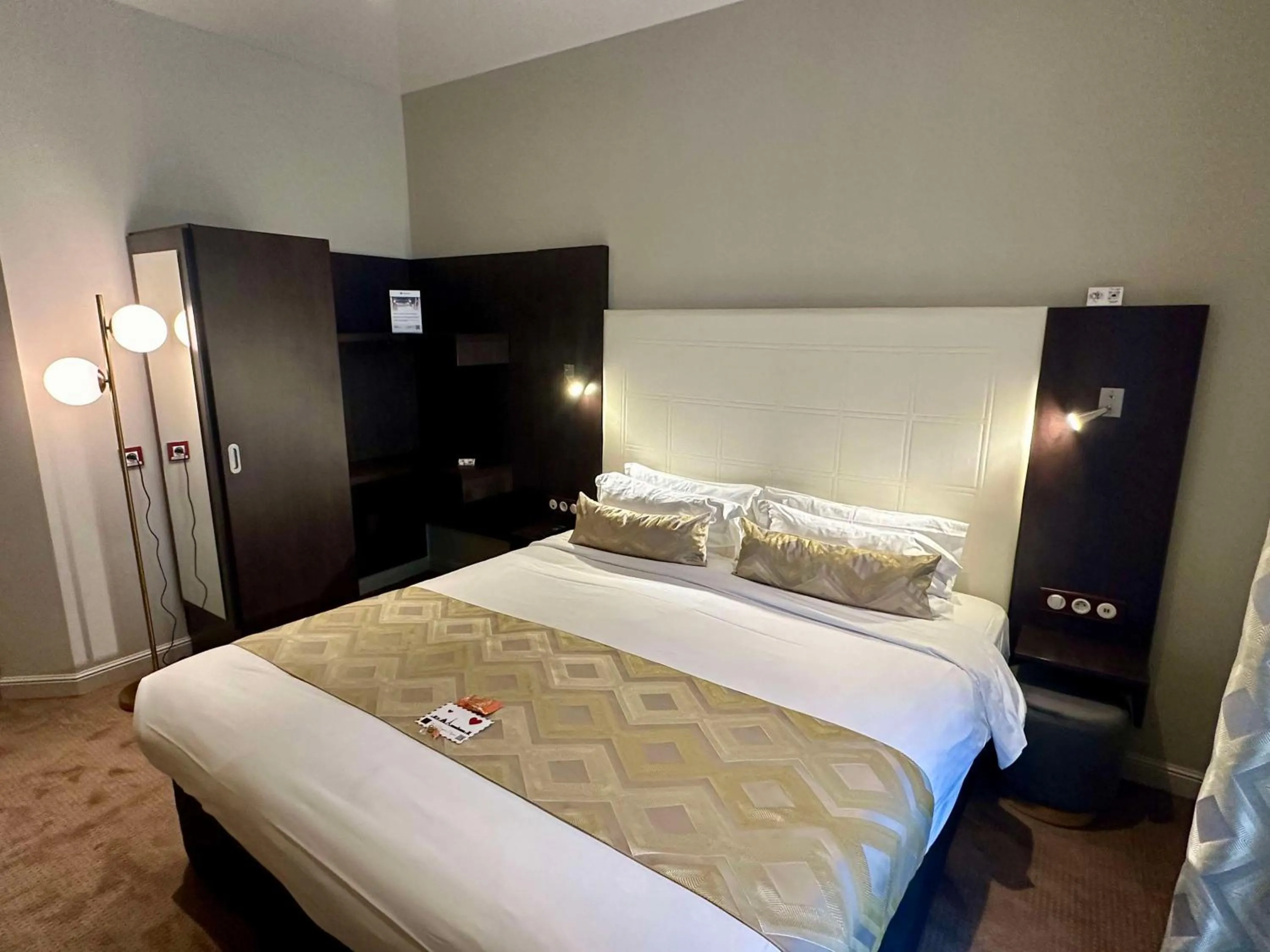 Bedroom, Bed in Best Western Empire Elysees