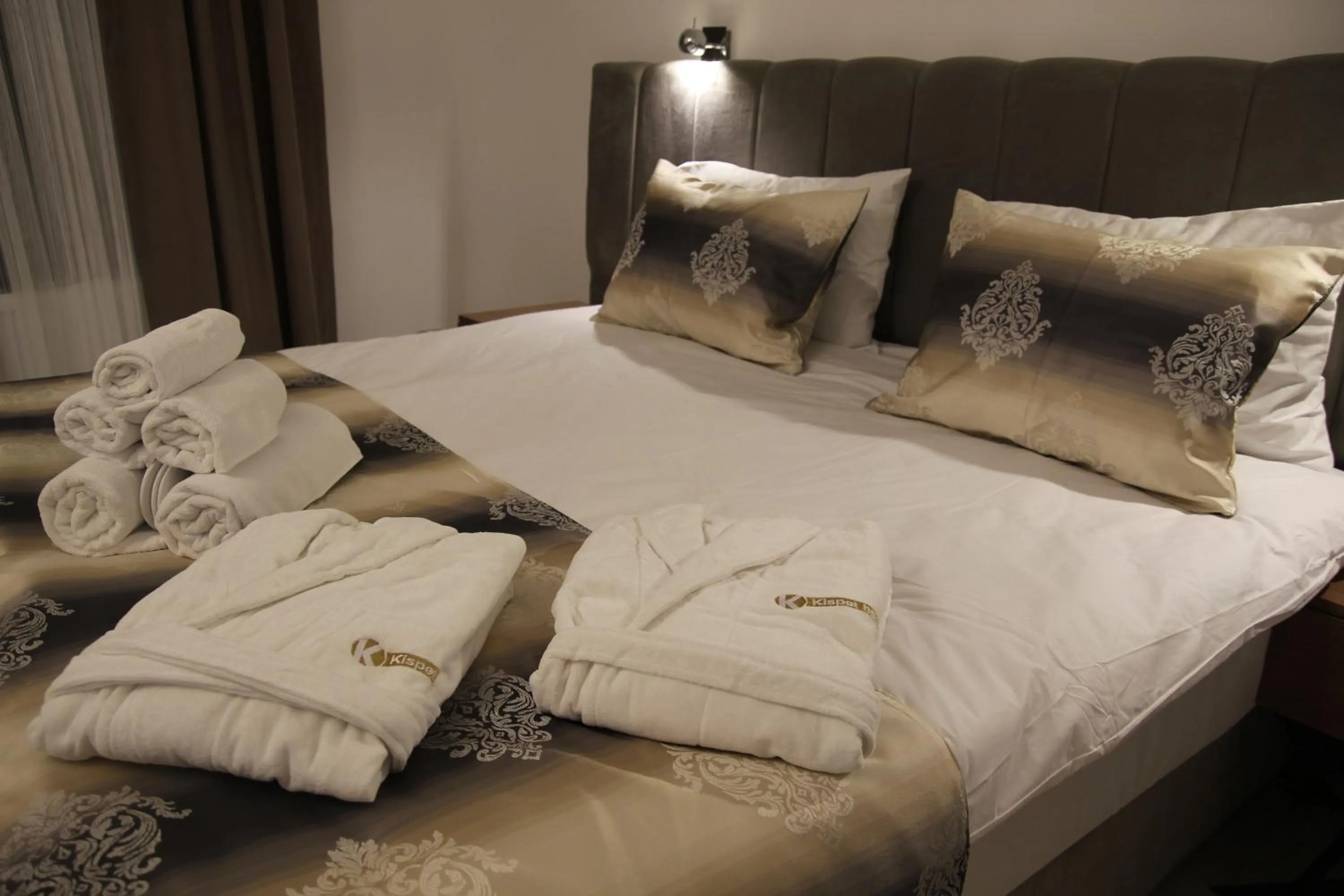 Bed in Kispet Deluxe Hotels&Suites